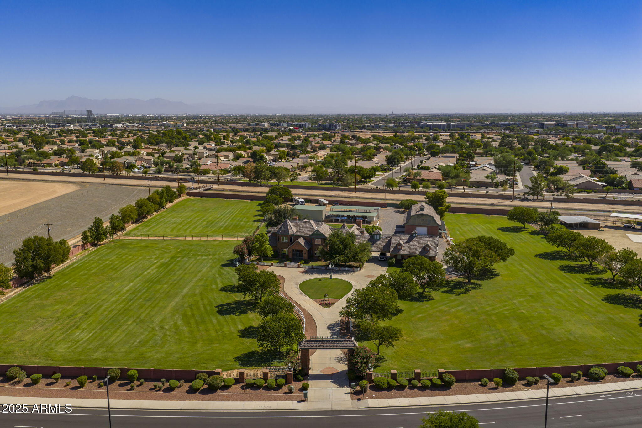 2025 S VAL VISTA Drive