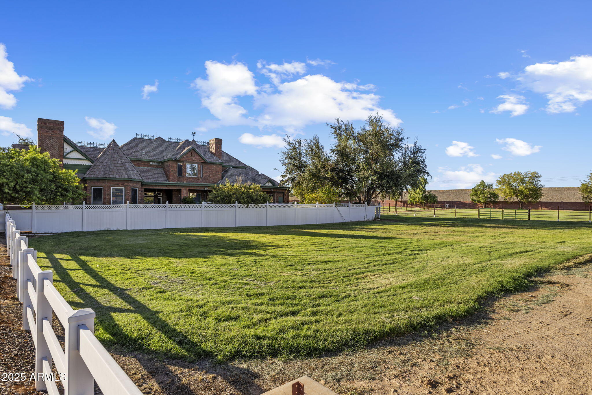 2025 S VAL VISTA Drive