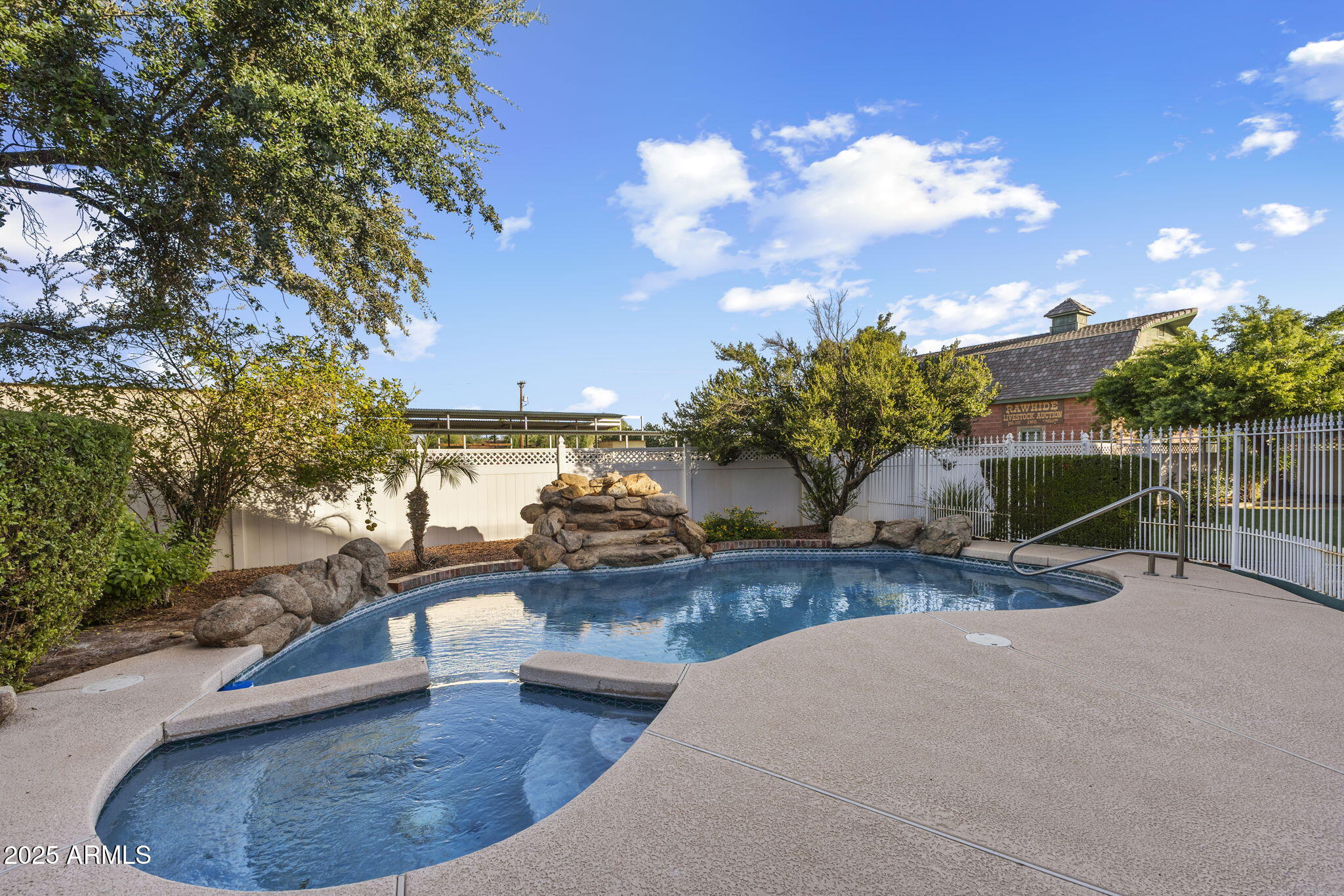 2025 S VAL VISTA Drive