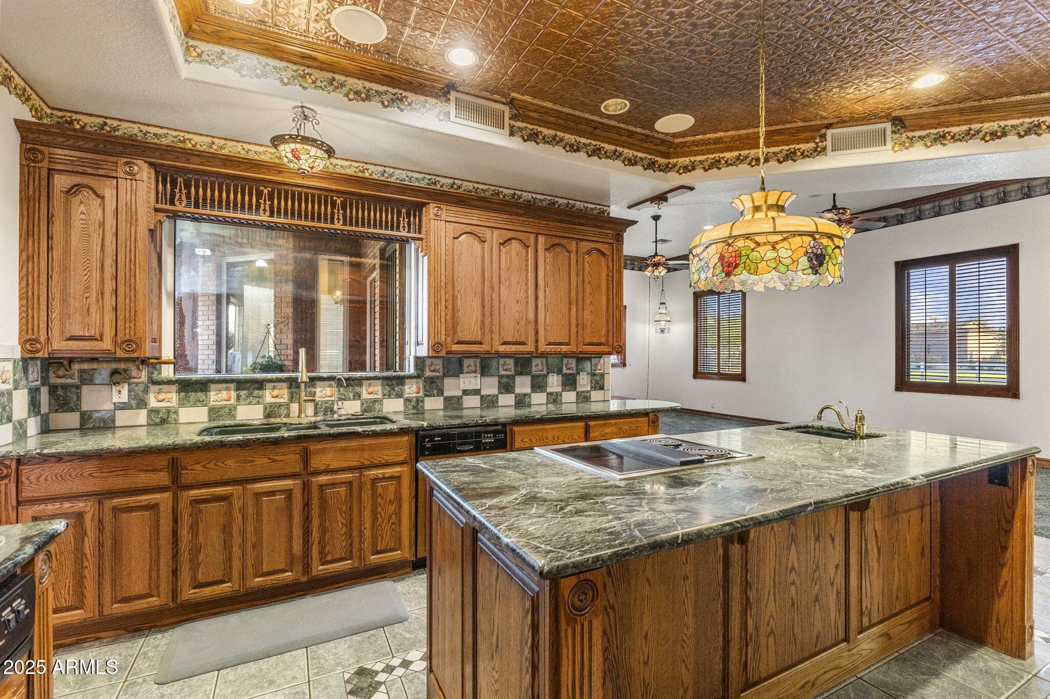 2025 S VAL VISTA Drive