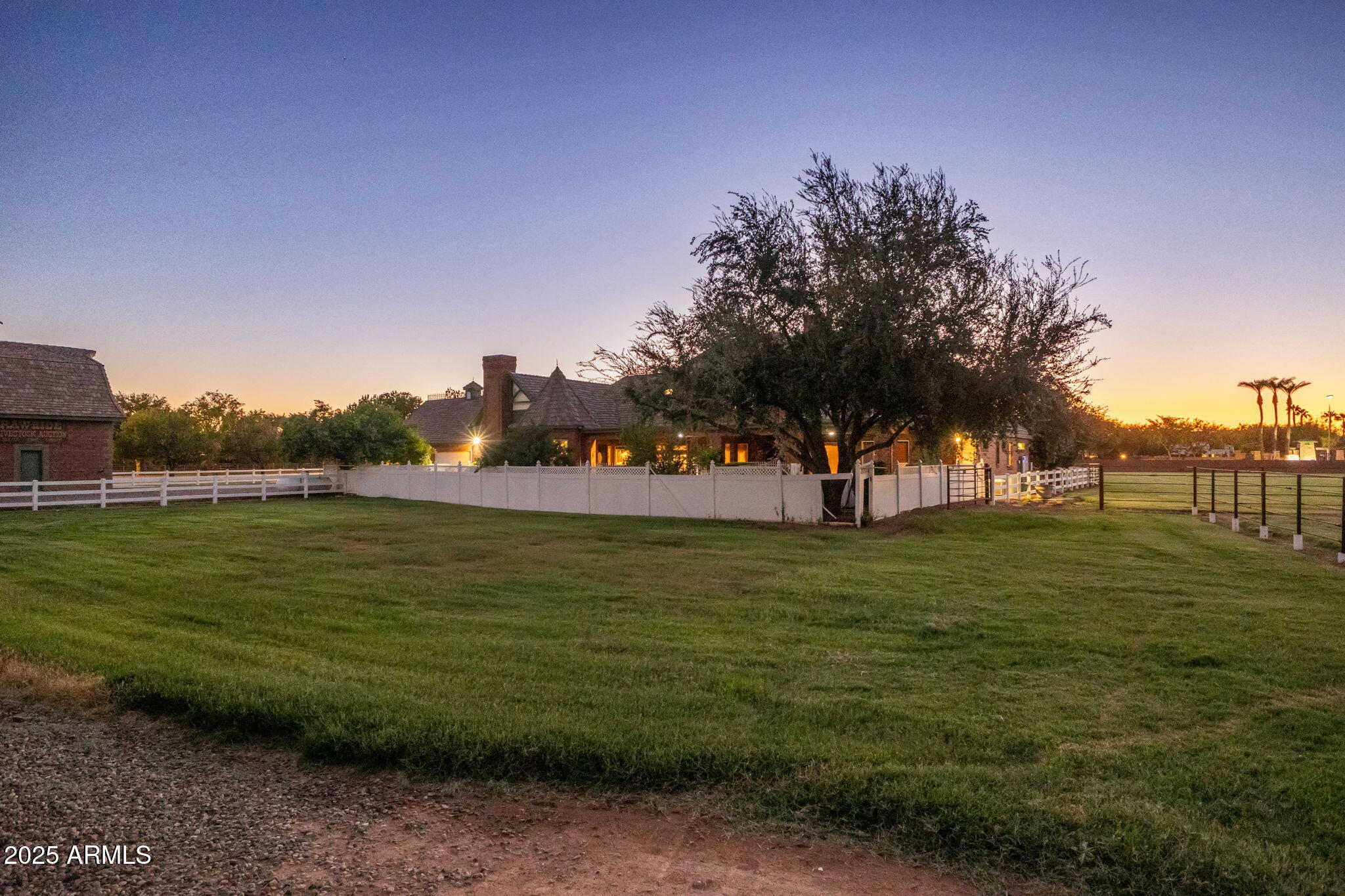 2025 S VAL VISTA Drive