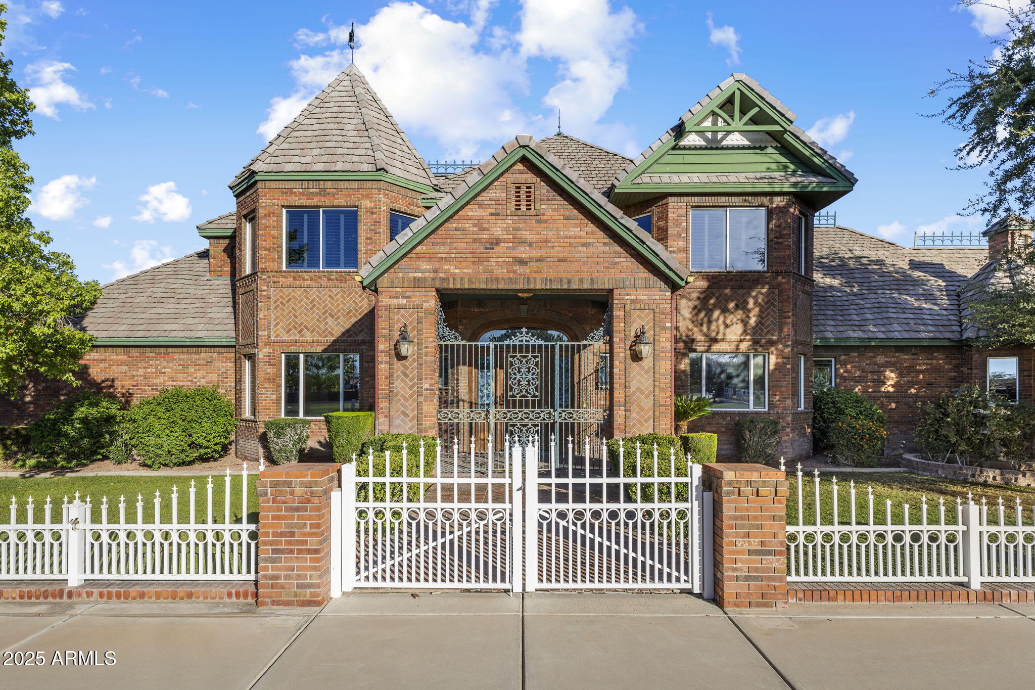 2025 S VAL VISTA Drive