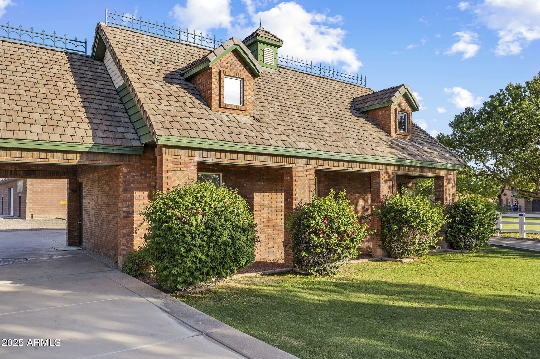 2025 S VAL VISTA Drive