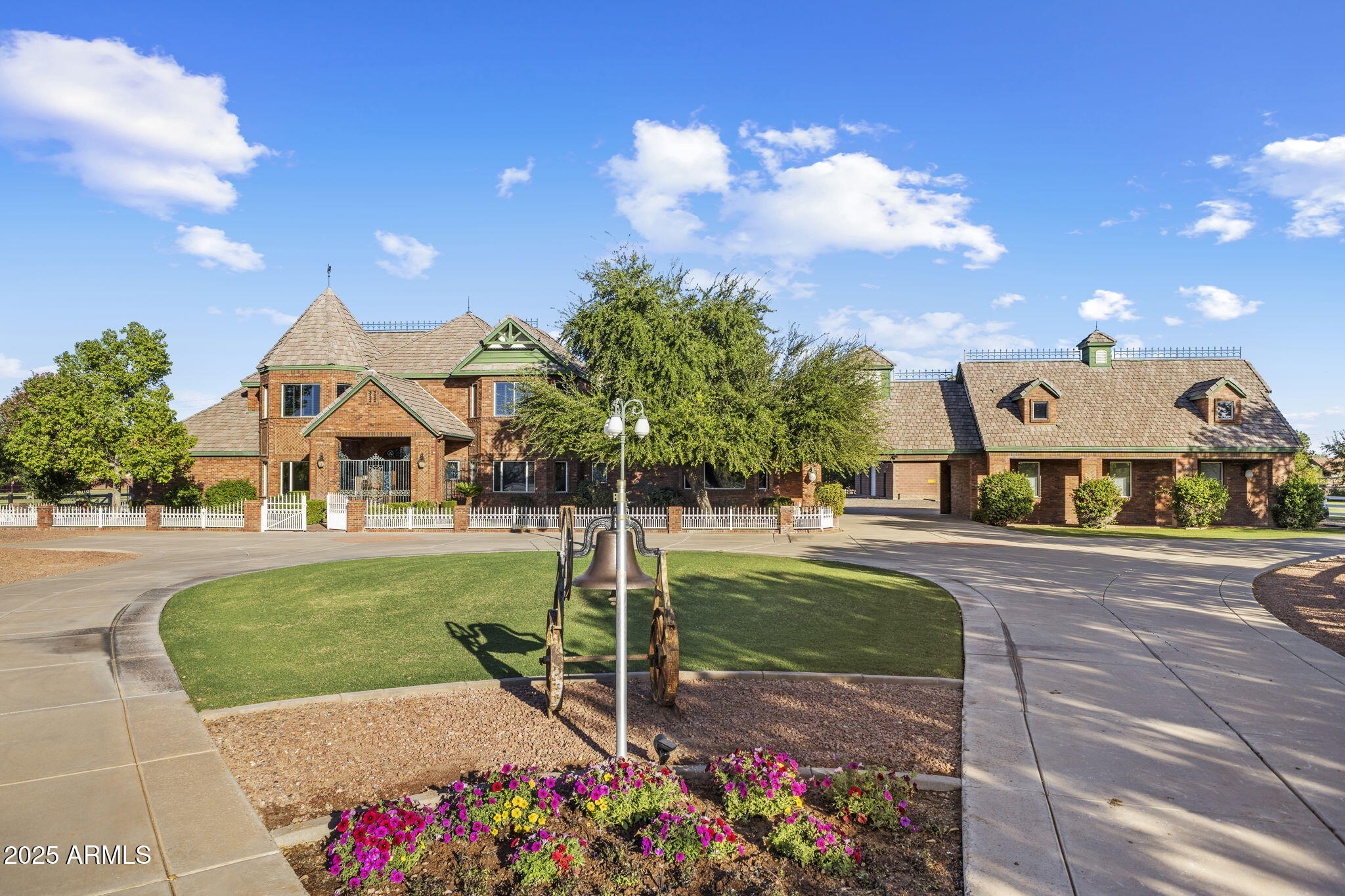 2025 S VAL VISTA Drive