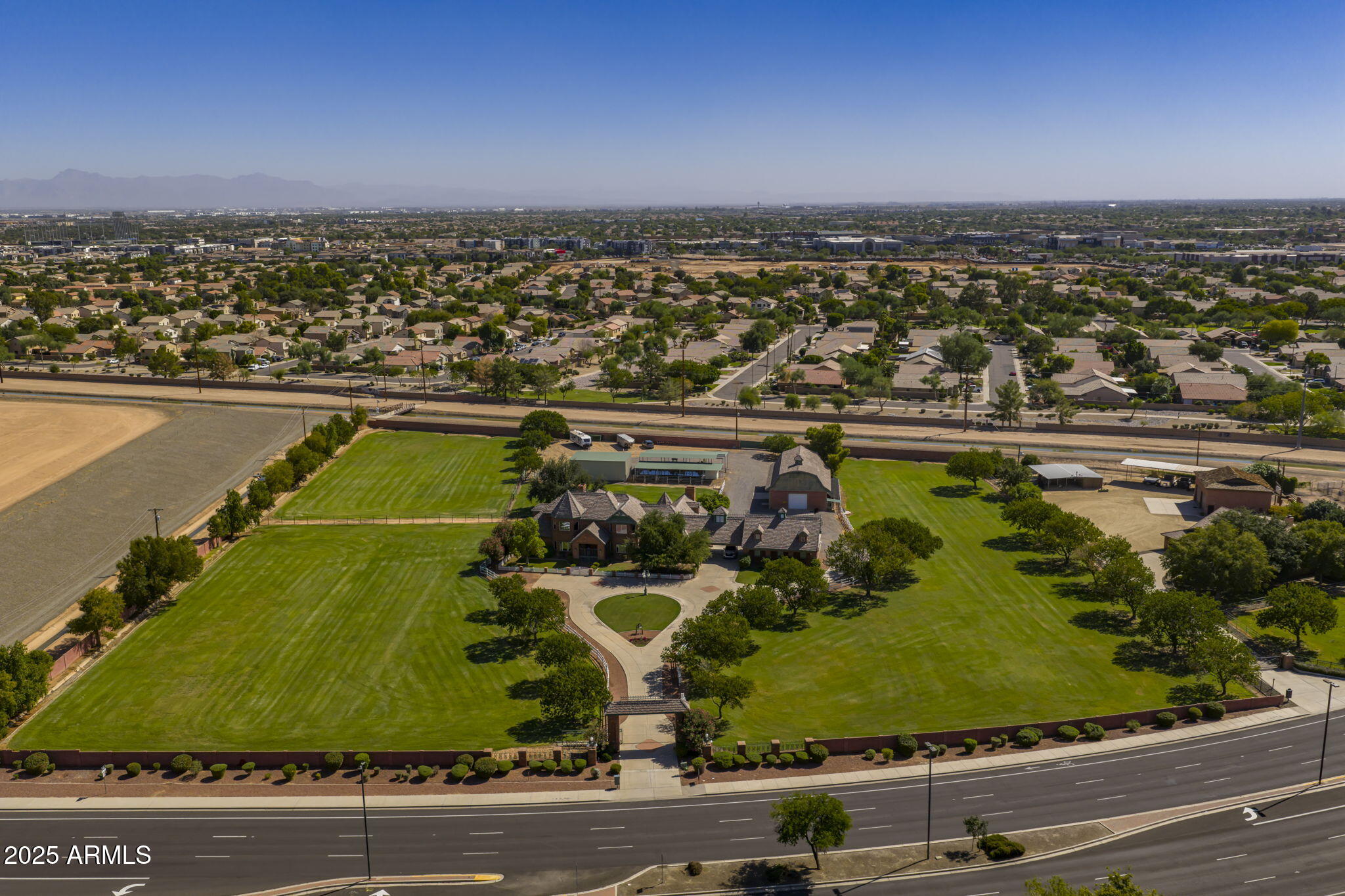 2025 S VAL VISTA Drive