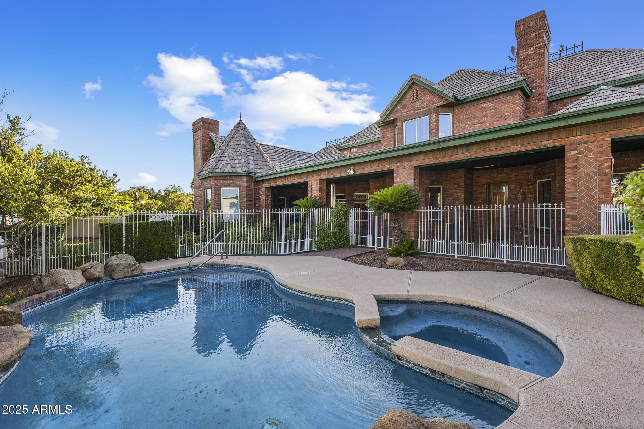 2025 S VAL VISTA Drive