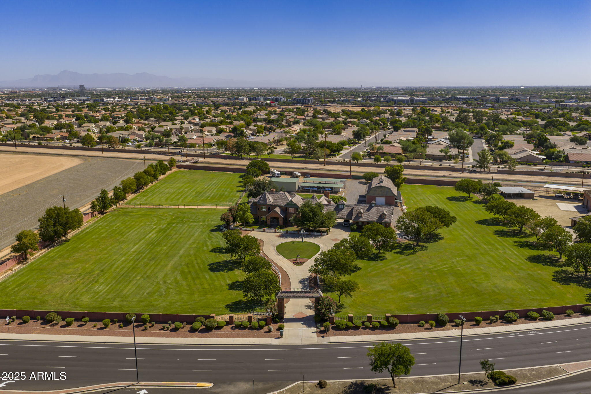 2025 S VAL VISTA Drive