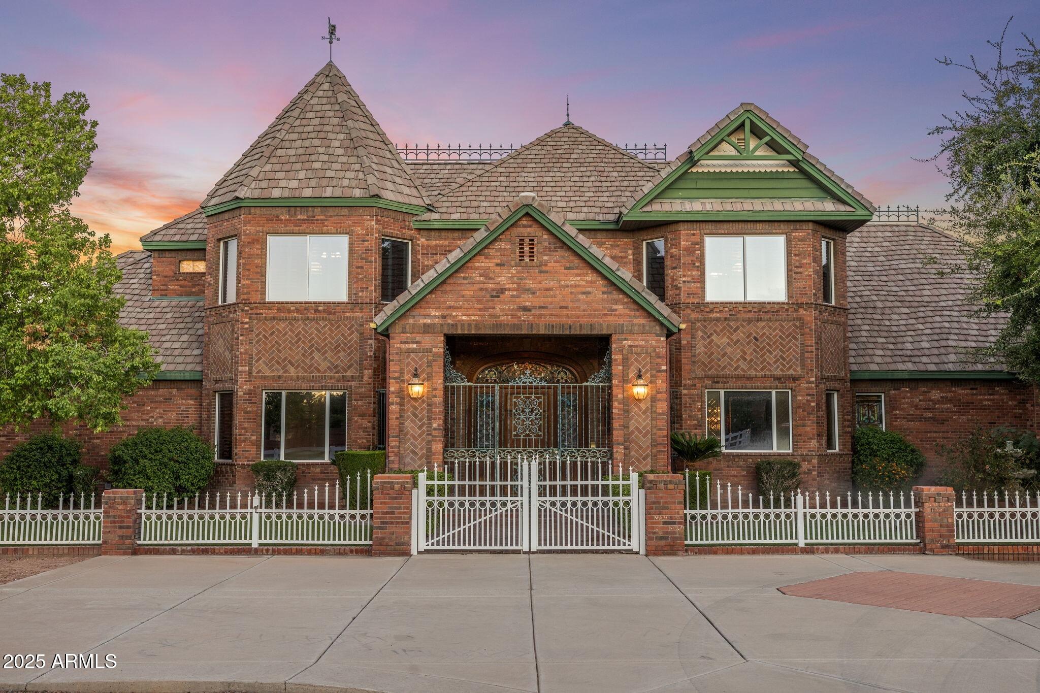 2025 S VAL VISTA Drive