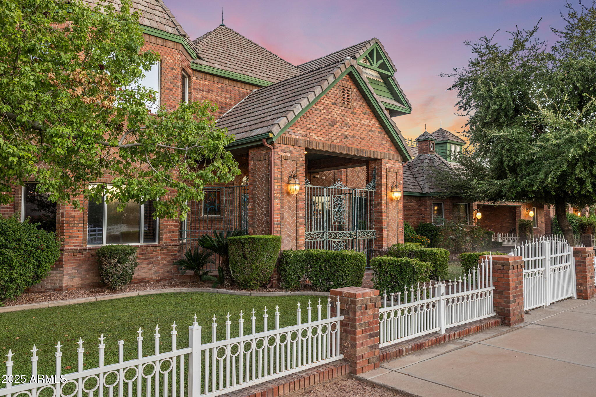 2025 S VAL VISTA Drive