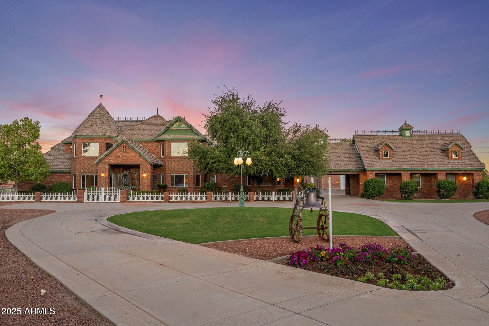 2025 S VAL VISTA Drive