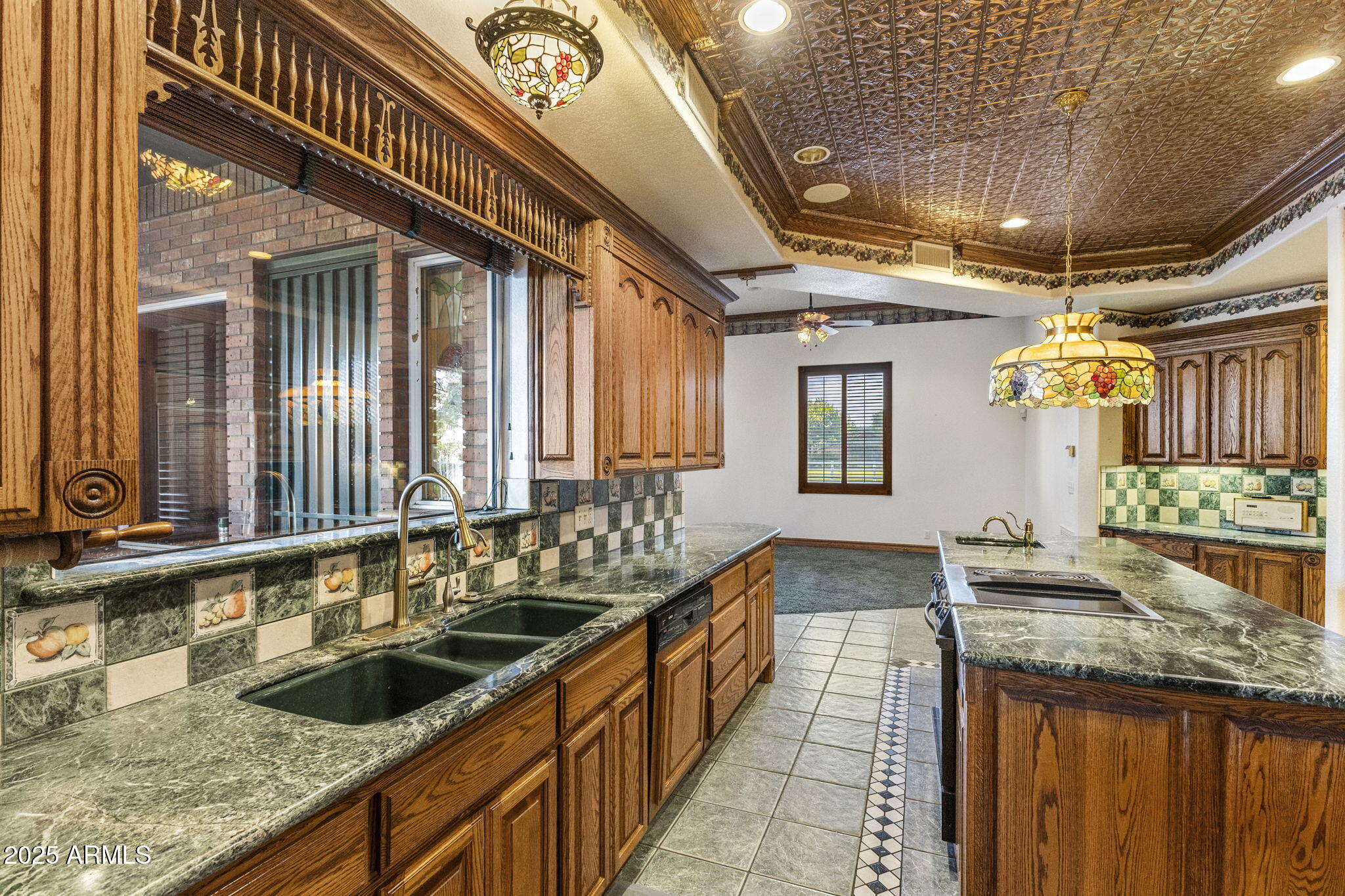 2025 S VAL VISTA Drive