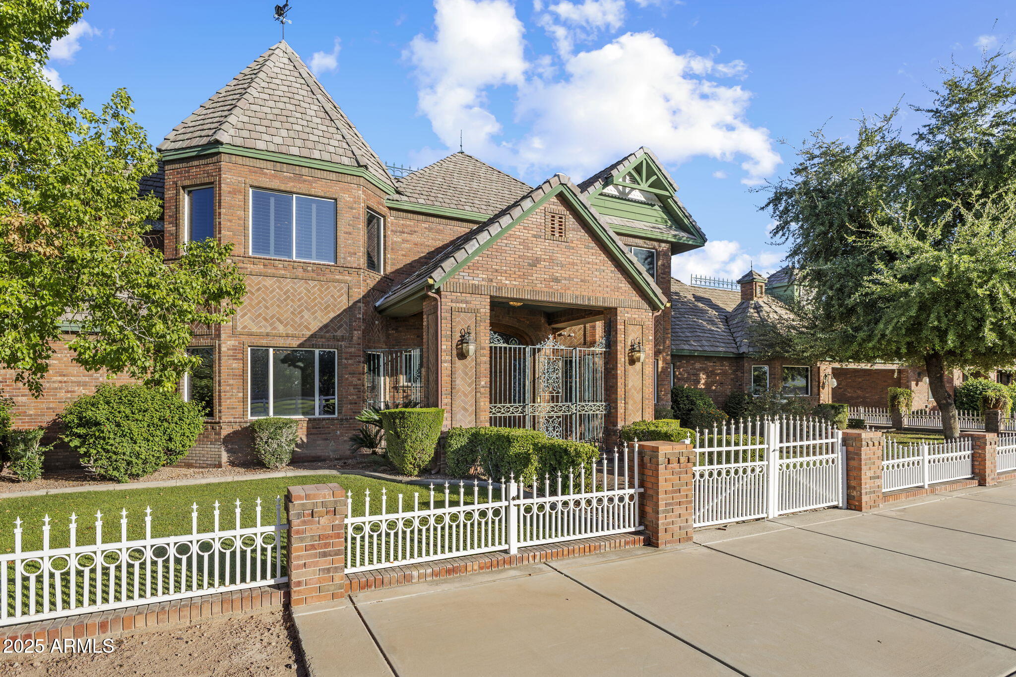 2025 S VAL VISTA Drive