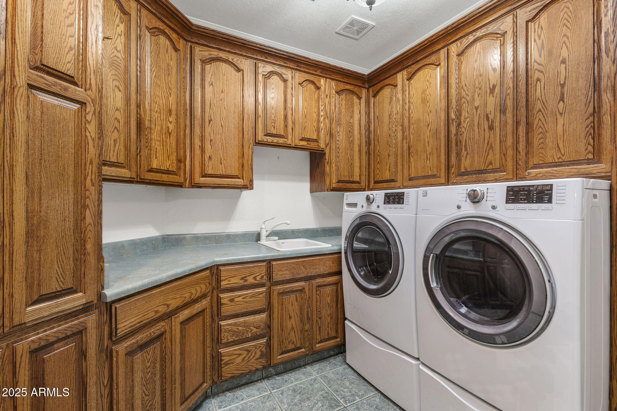 2025 S VAL VISTA Drive