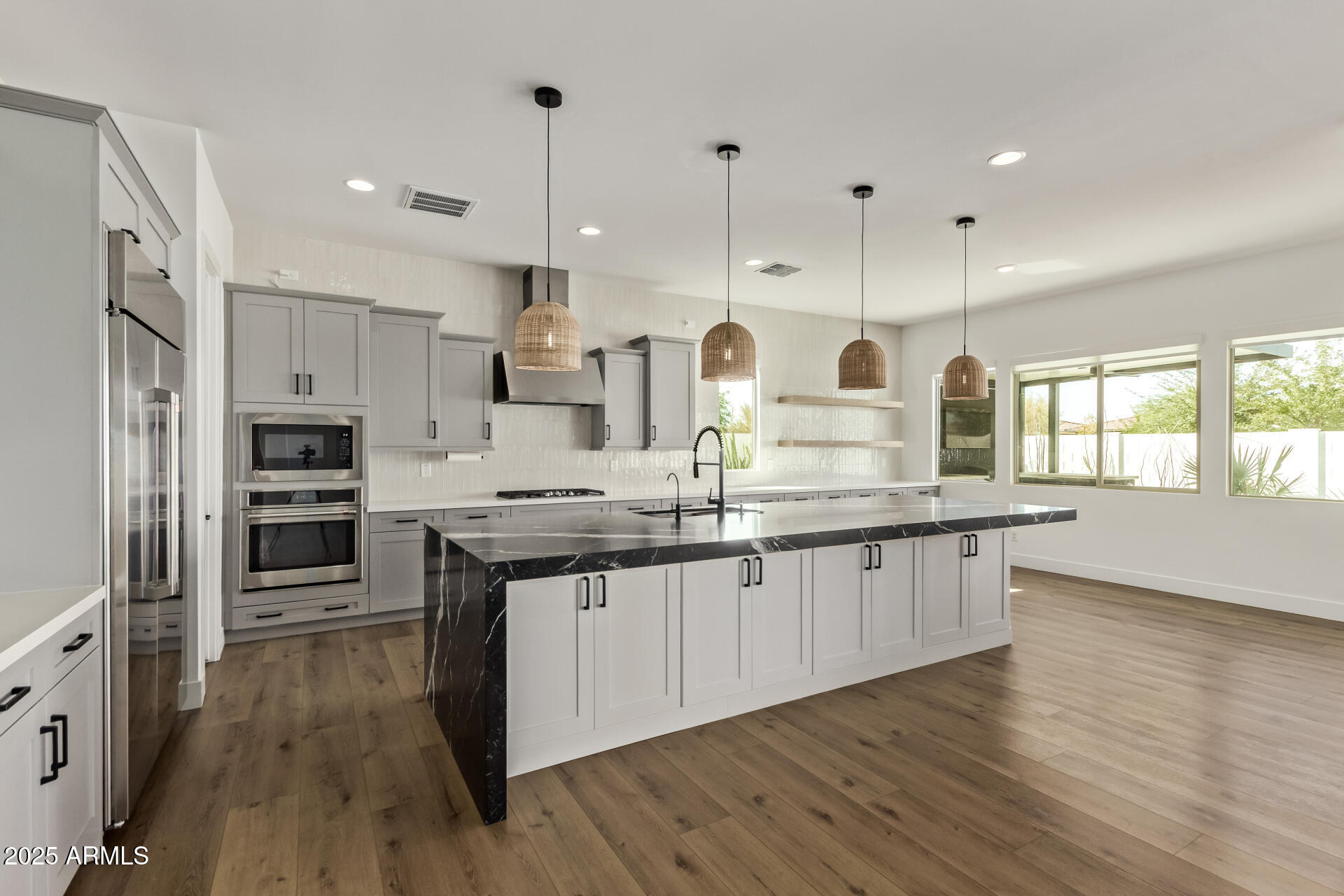 23154 E VIA DE OLIVOS