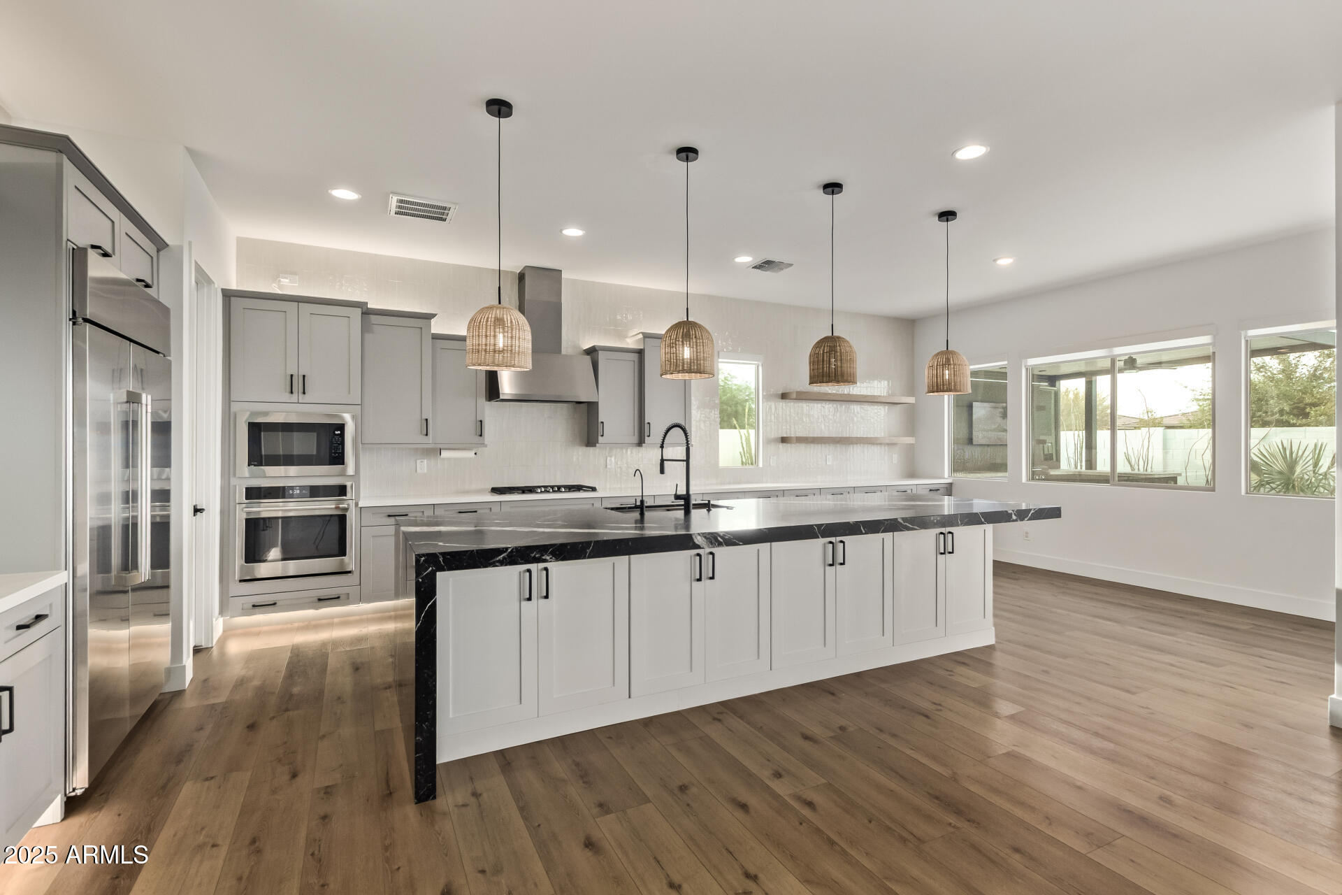 23154 E VIA DE OLIVOS