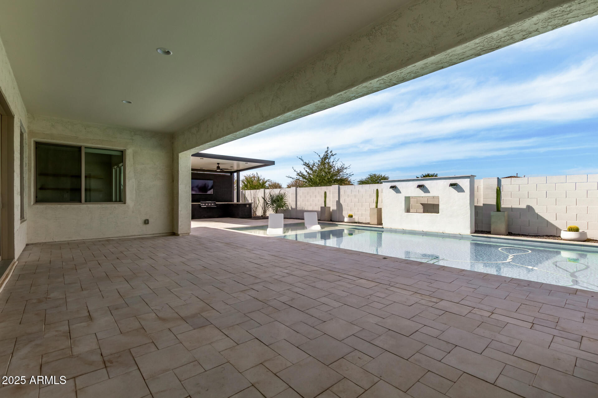 23154 E VIA DE OLIVOS