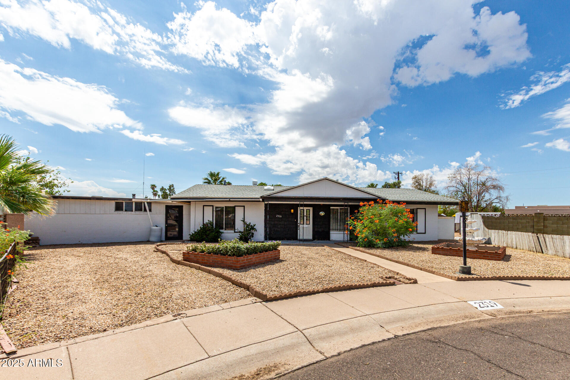 2319 W WETHERSFIELD Road