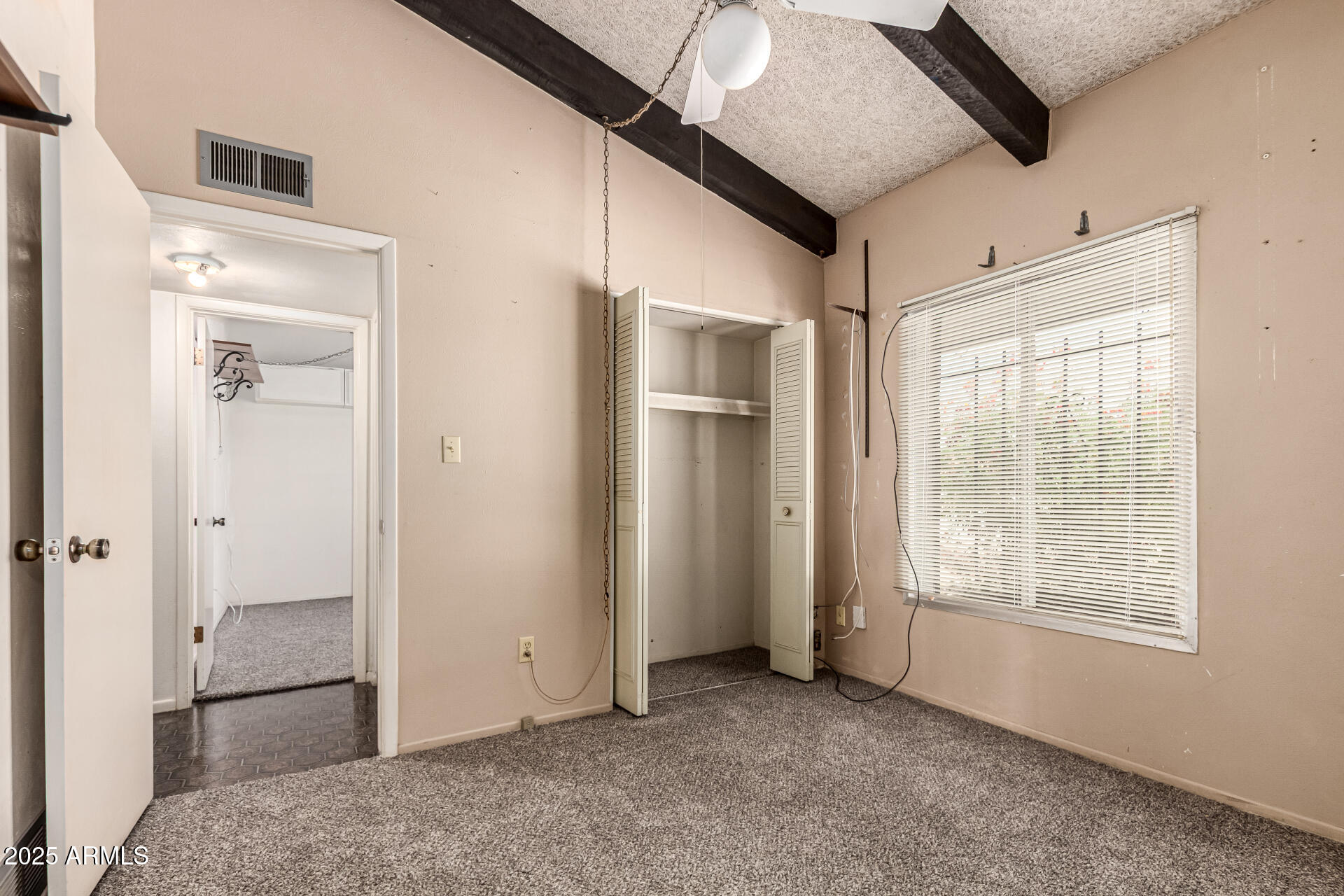 2319 W WETHERSFIELD Road