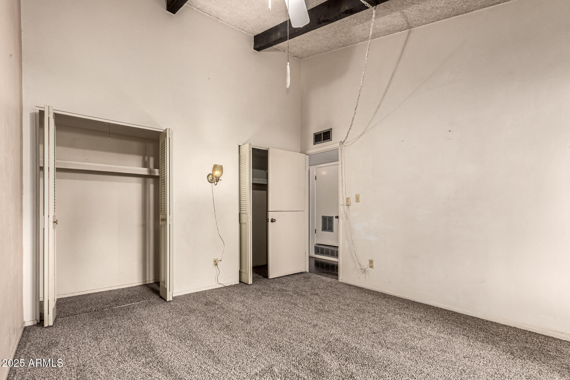 2319 W WETHERSFIELD Road