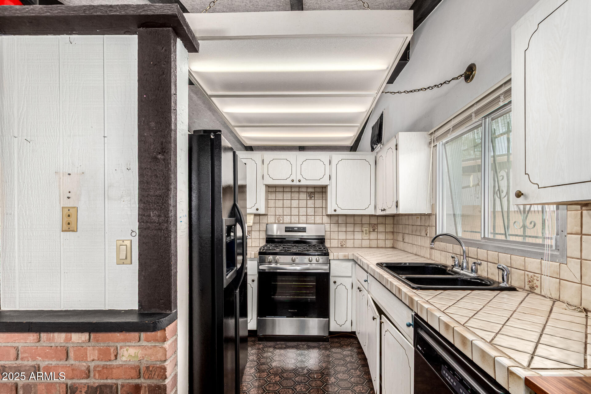 2319 W WETHERSFIELD Road