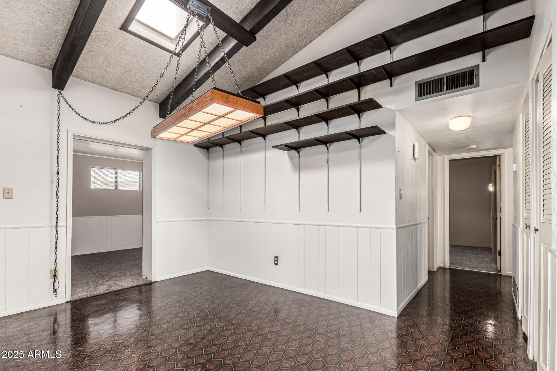 2319 W WETHERSFIELD Road