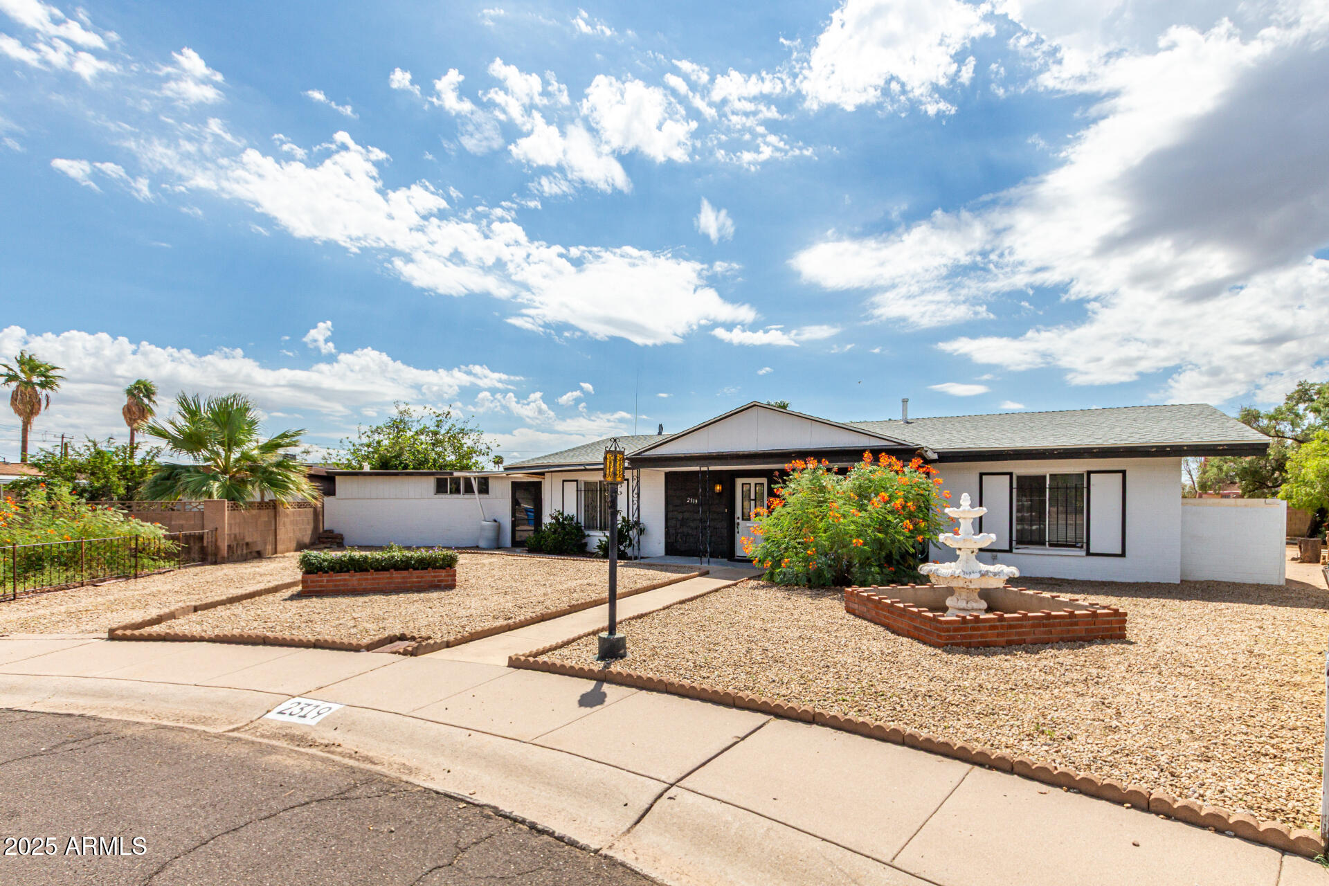 2319 W WETHERSFIELD Road