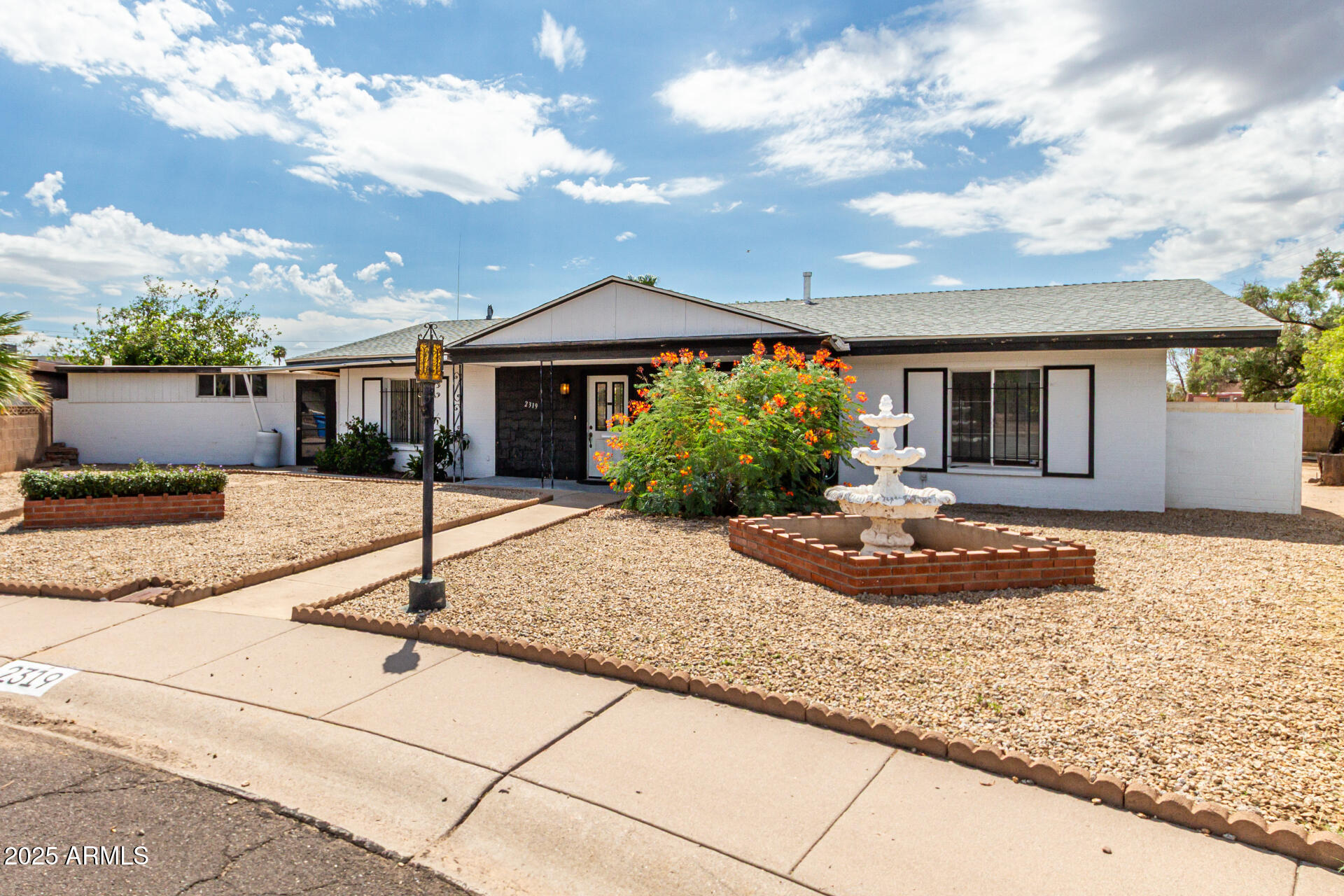 2319 W WETHERSFIELD Road