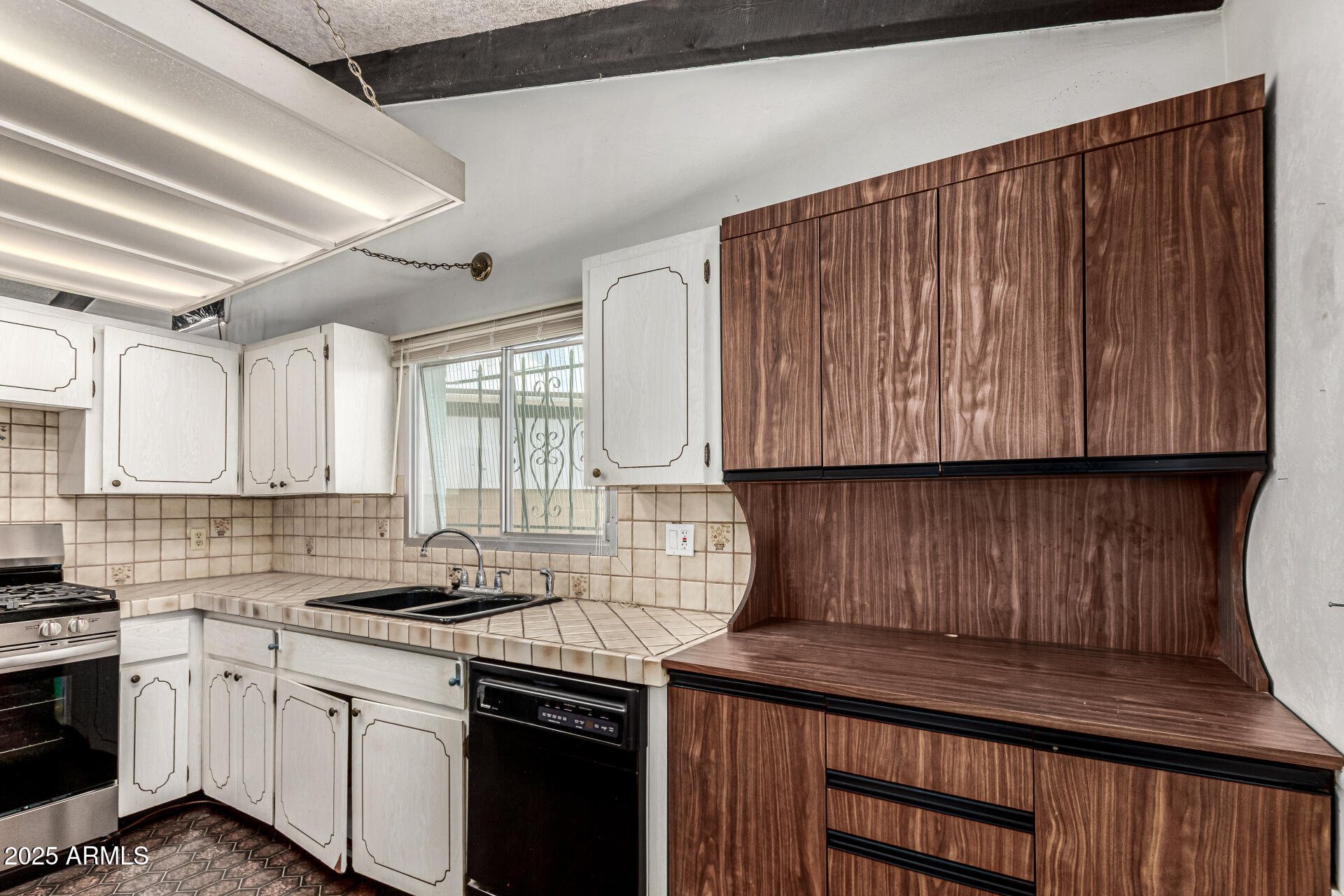 2319 W WETHERSFIELD Road