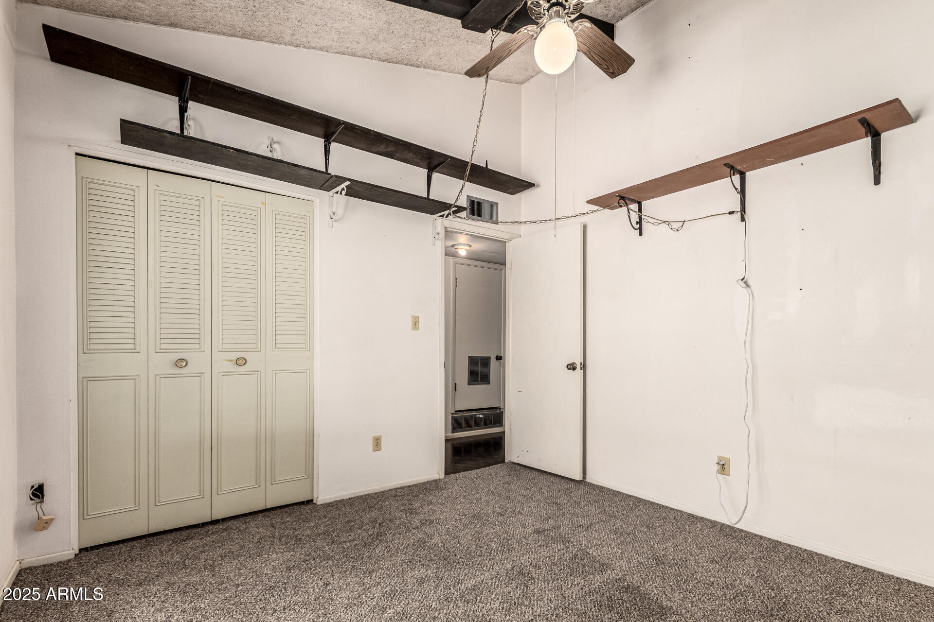 2319 W WETHERSFIELD Road