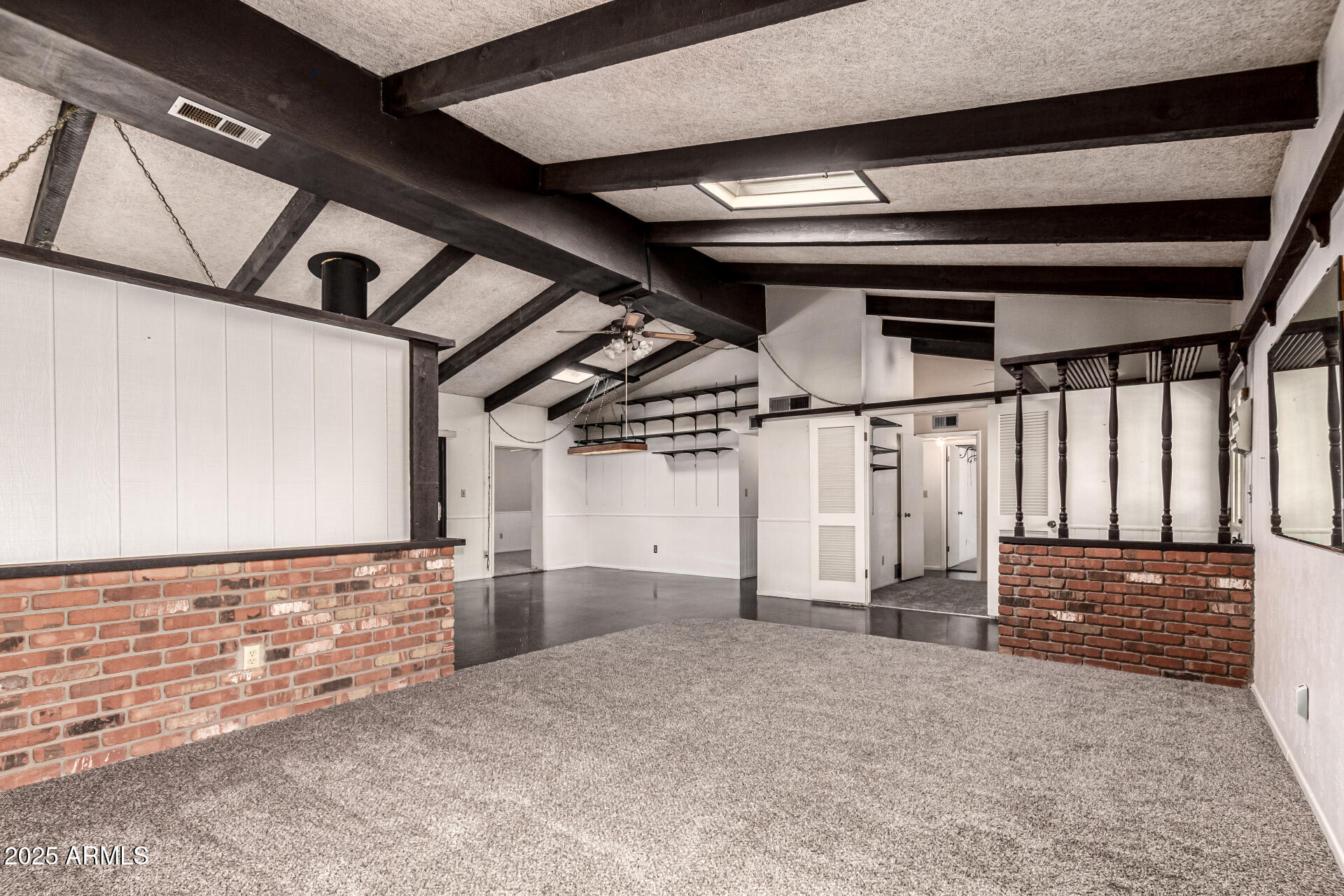 2319 W WETHERSFIELD Road