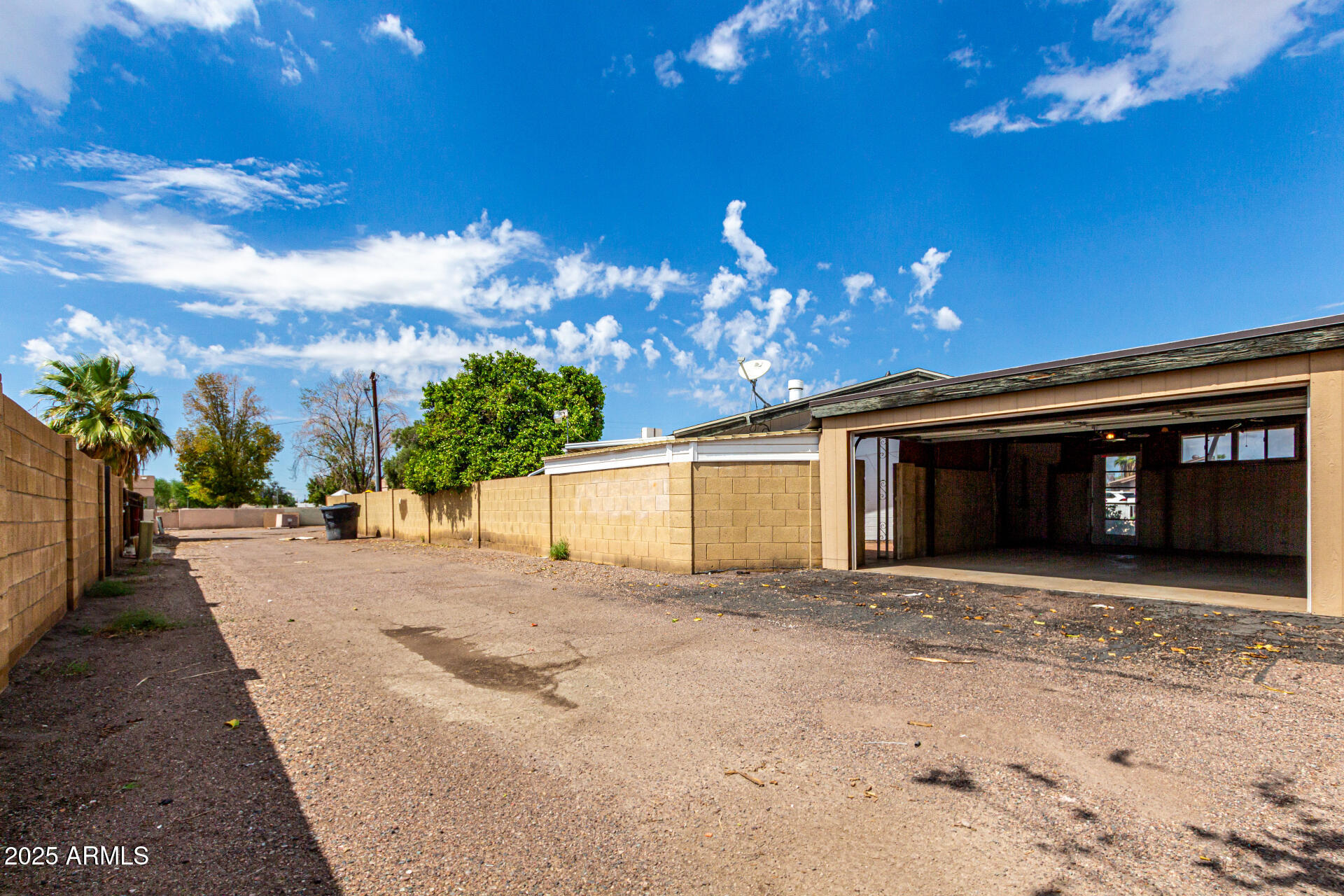 2319 W WETHERSFIELD Road