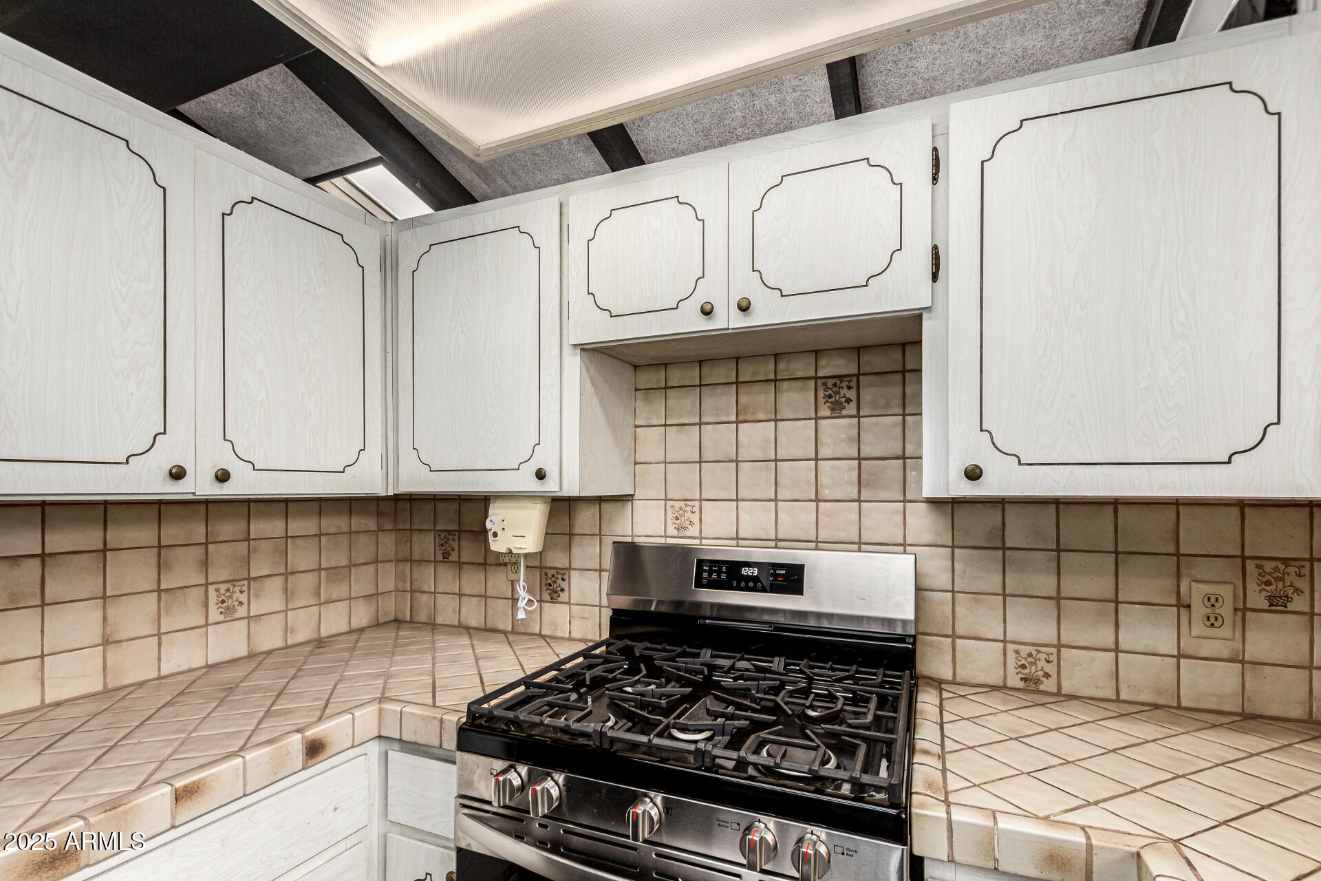 2319 W WETHERSFIELD Road