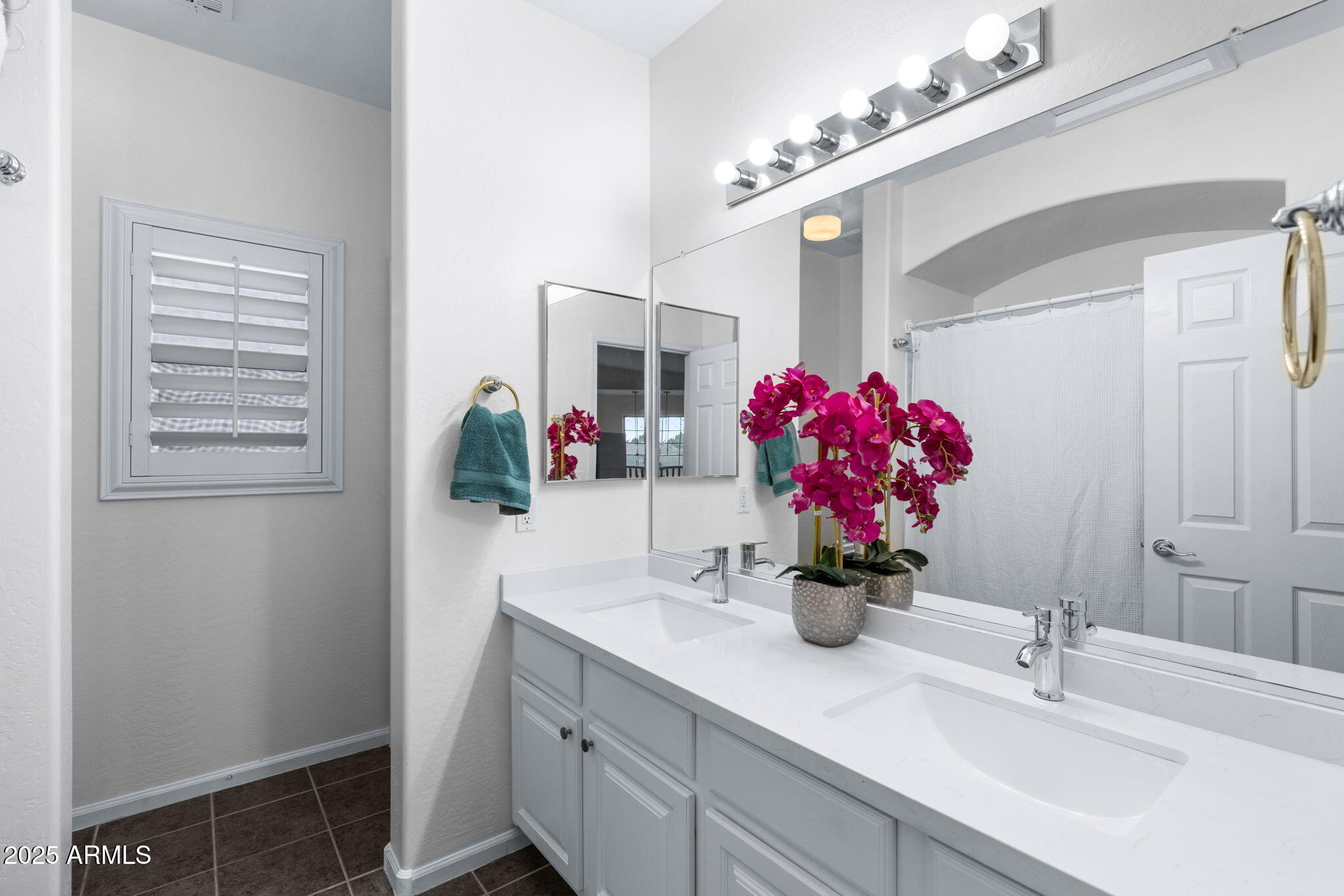 251 W Flamingo Drive