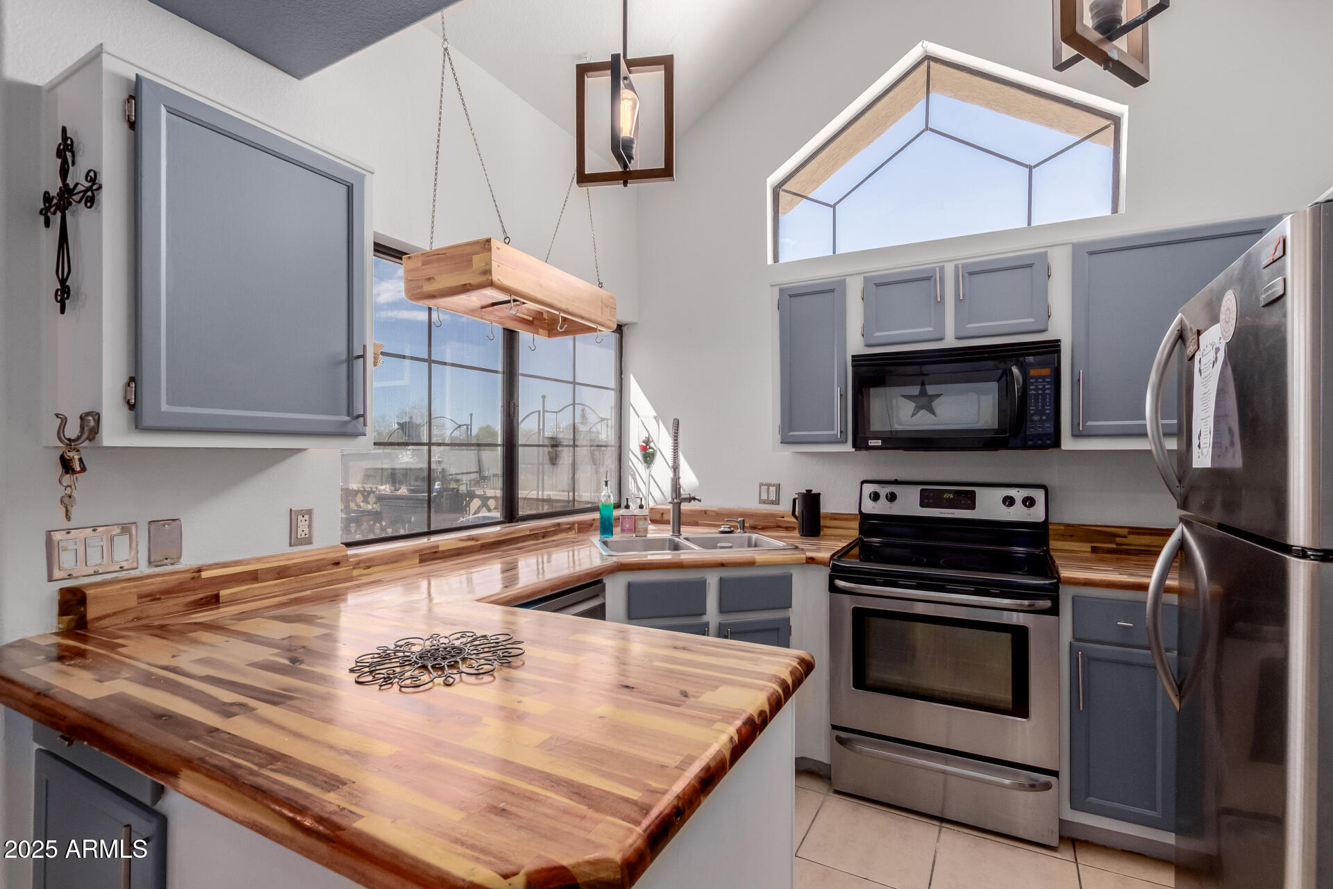 1001 N PASADENA, 179