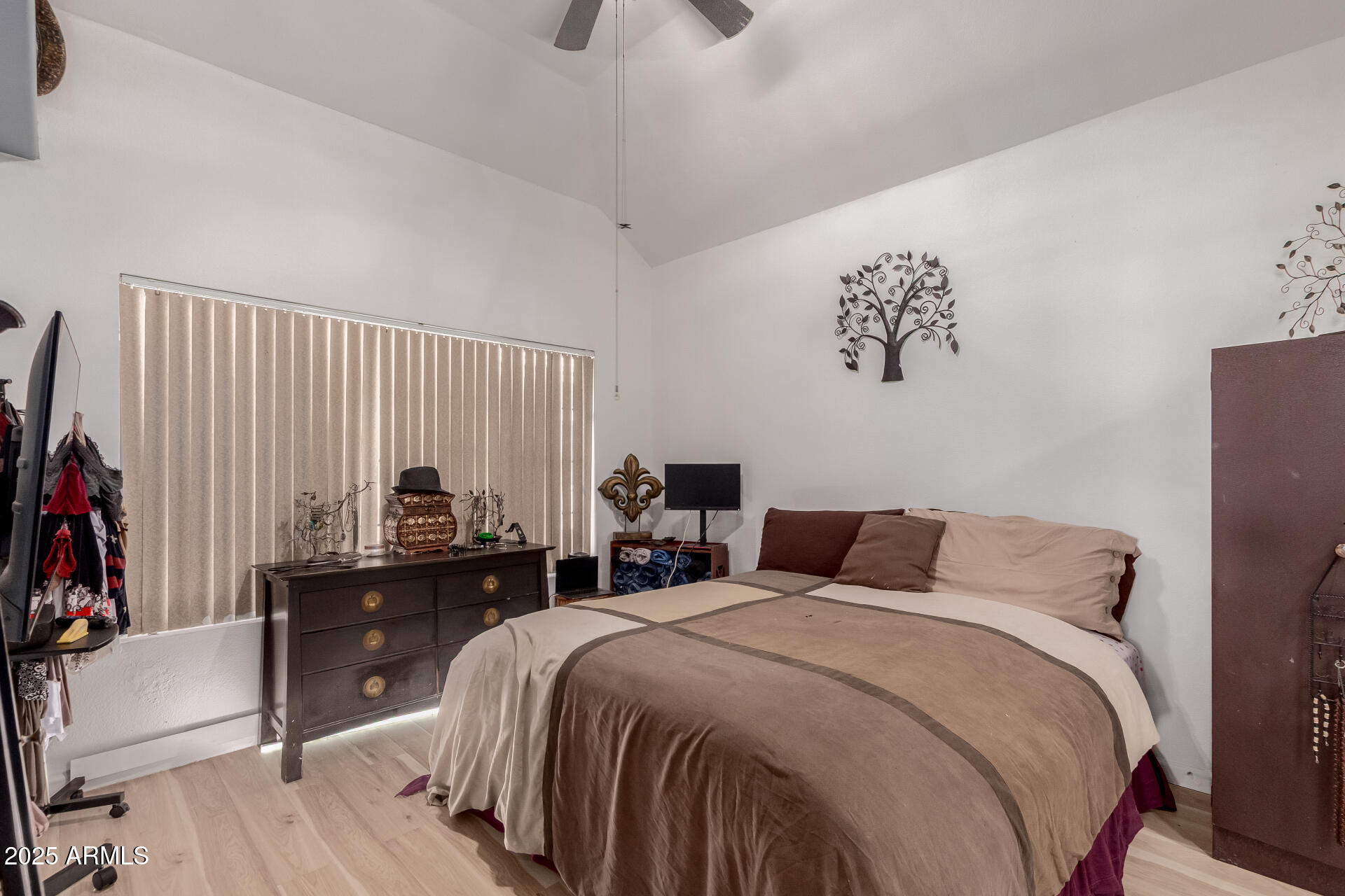 1001 N PASADENA, 179