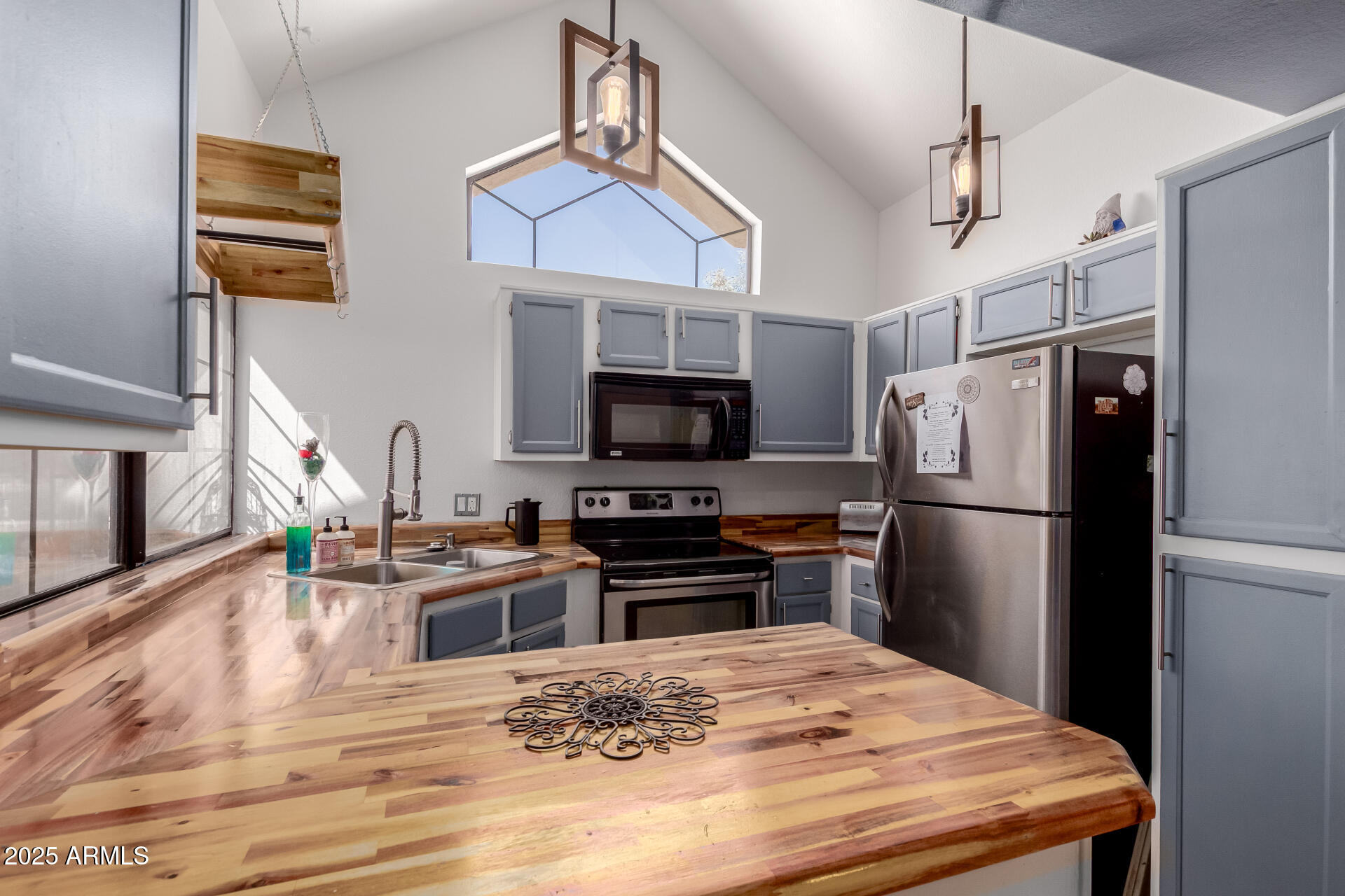 1001 N PASADENA, 179