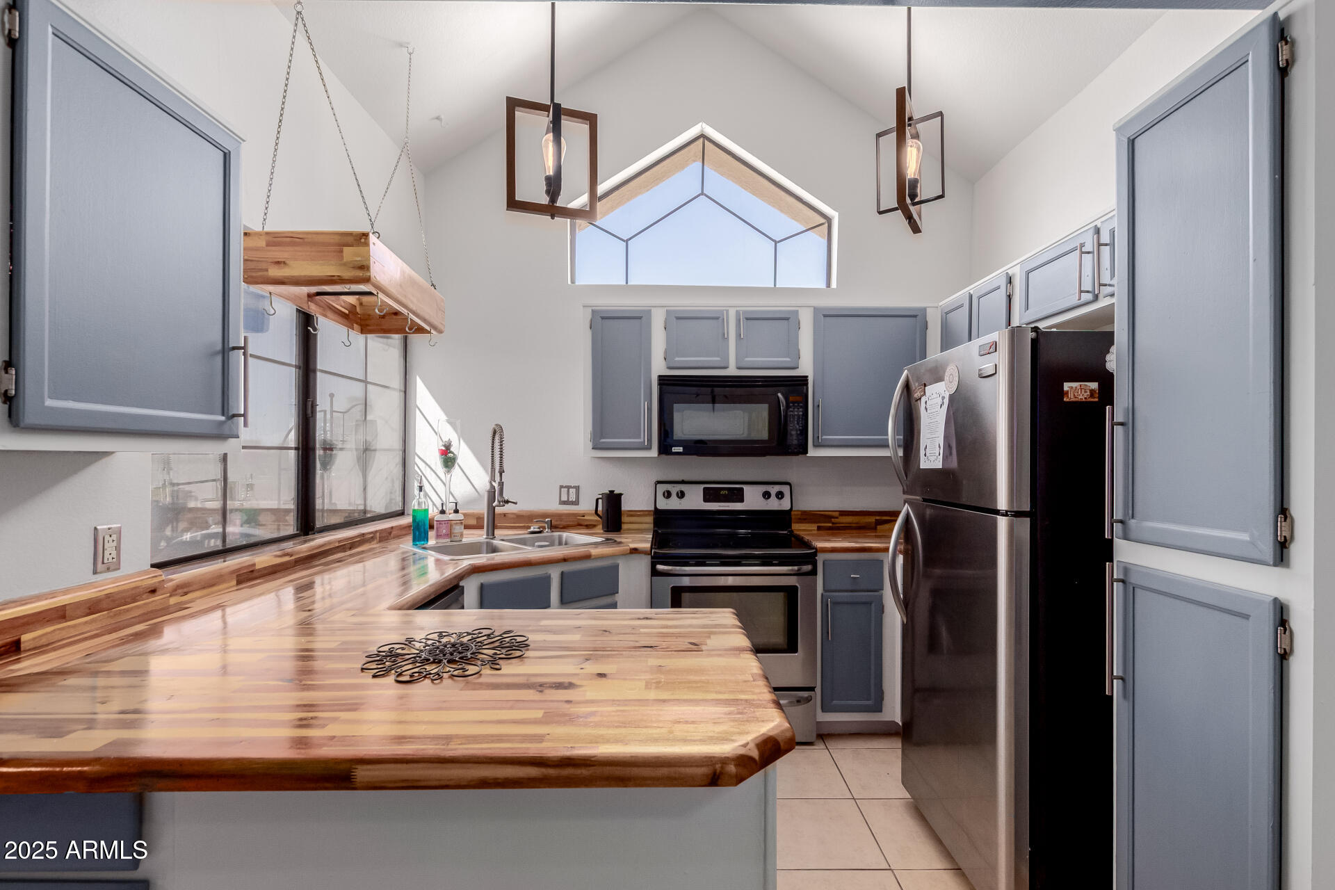 1001 N PASADENA, 179