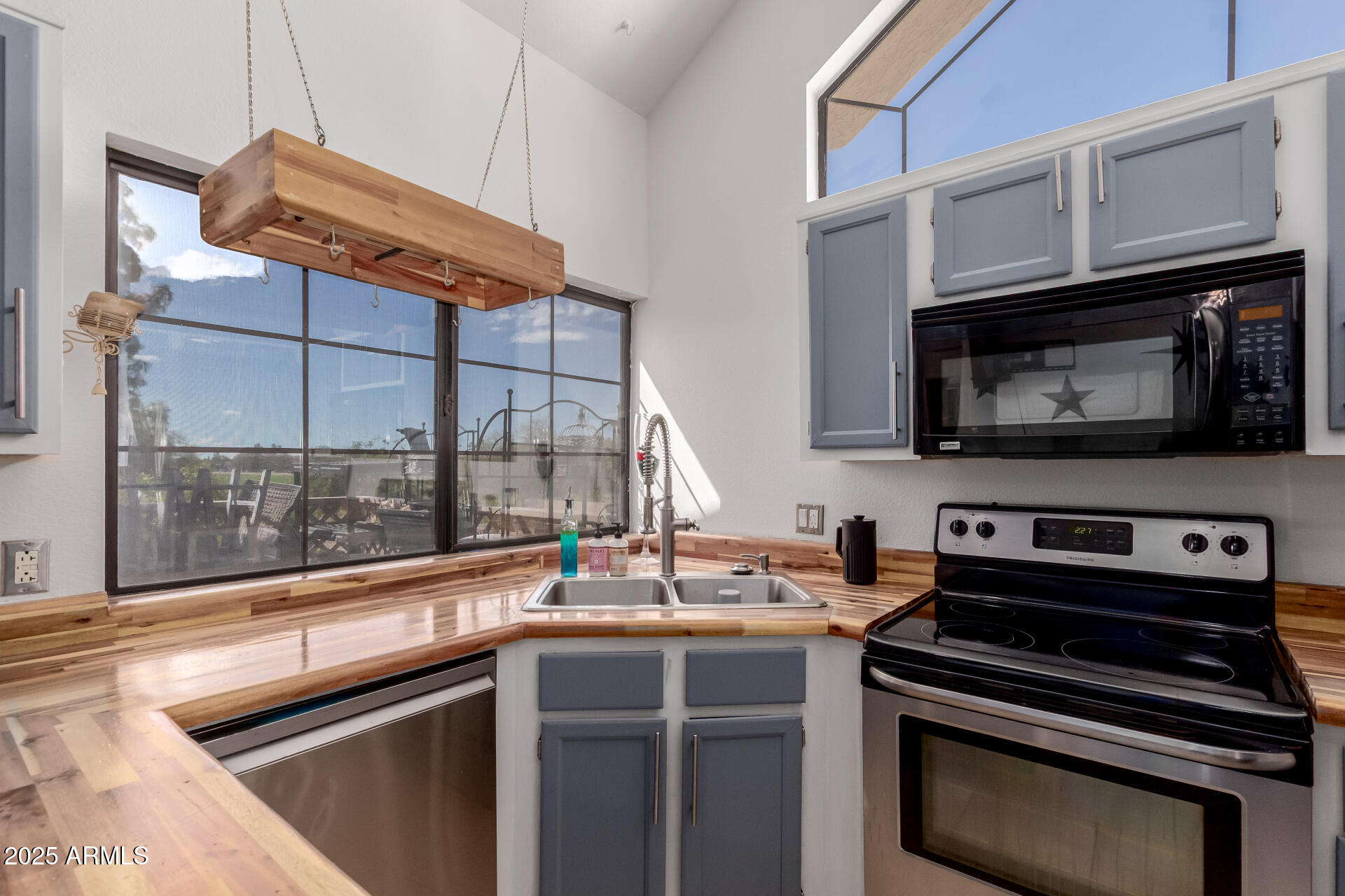 1001 N PASADENA, 179