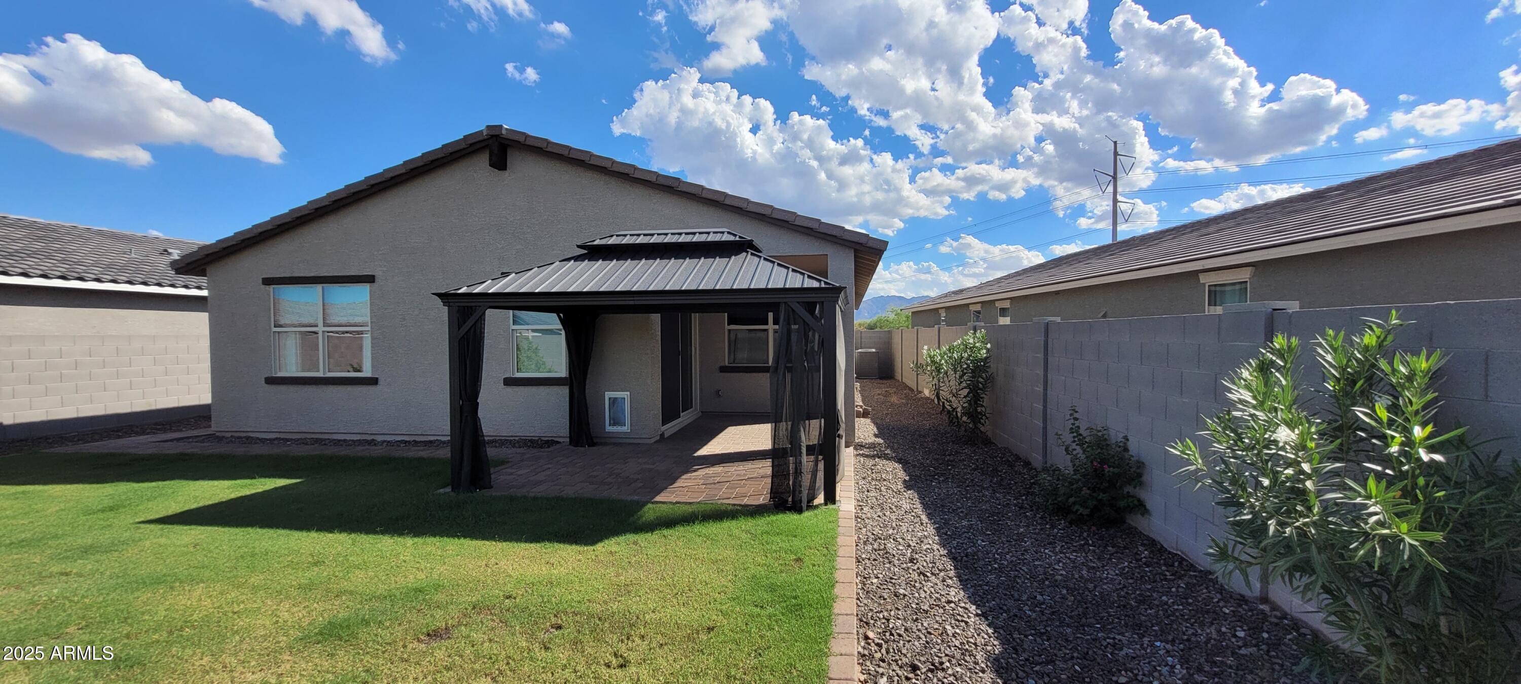 7056 W DESERT Drive