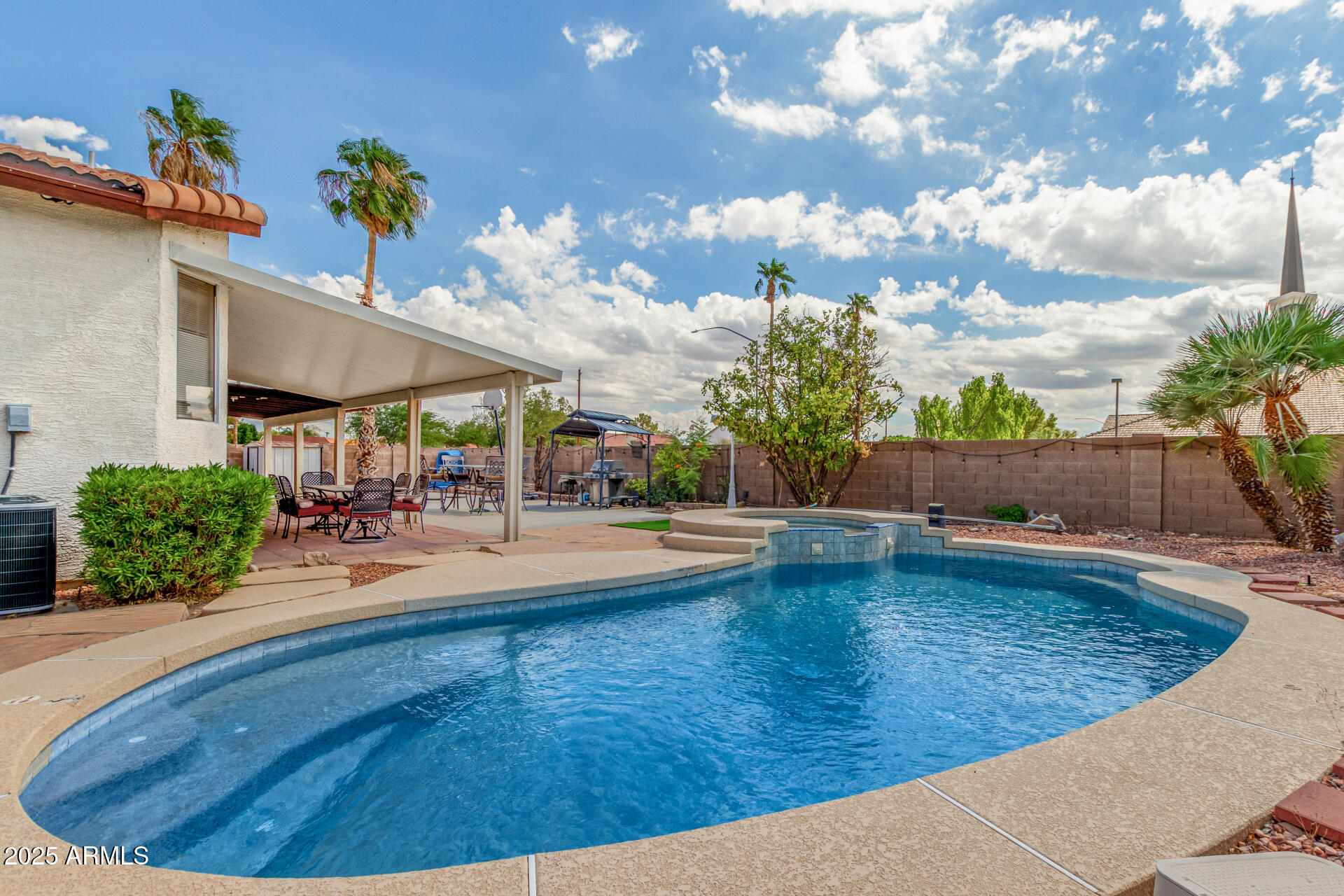 2753 E NORTHRIDGE Circle