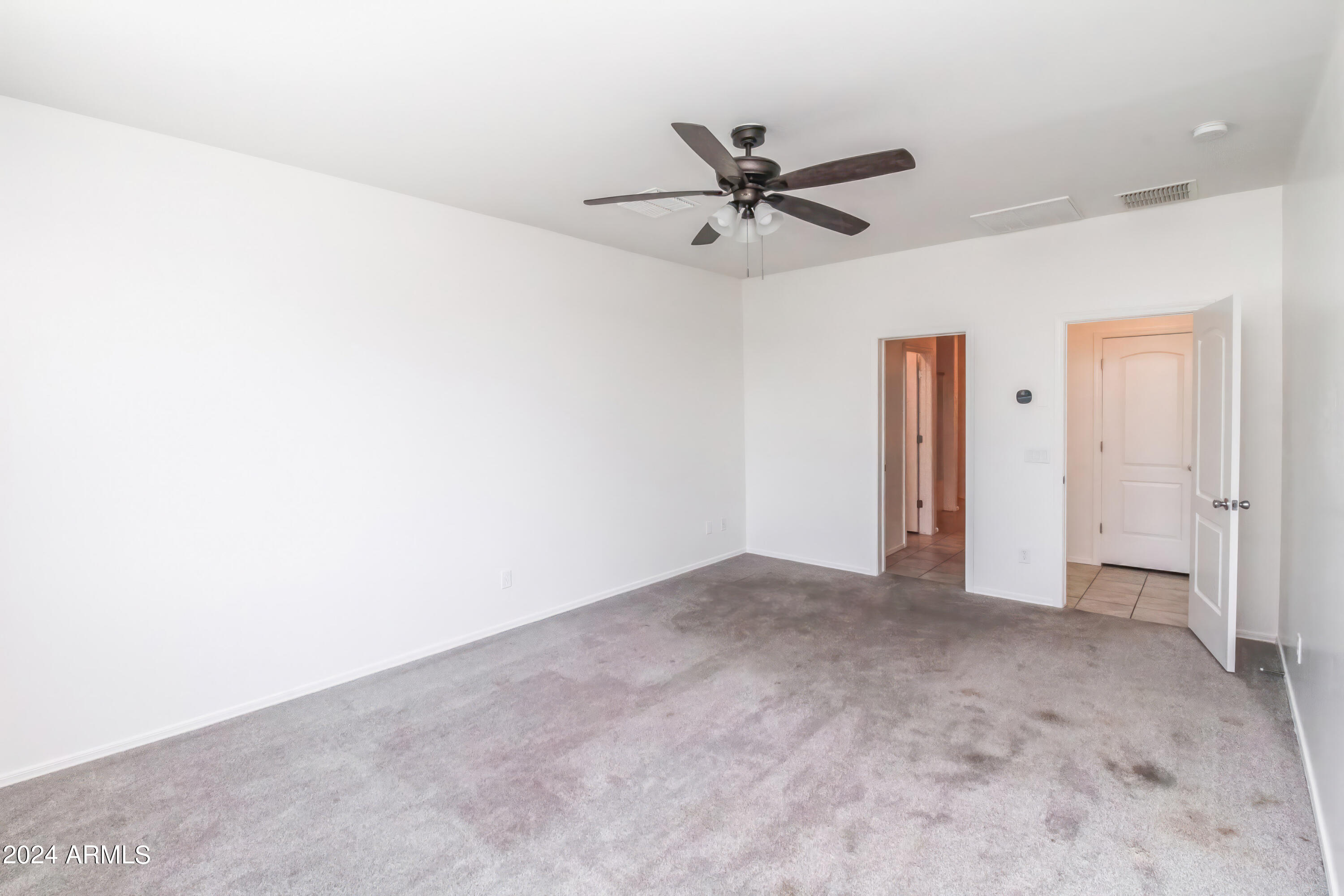 637 E BUCKINGHAM Avenue