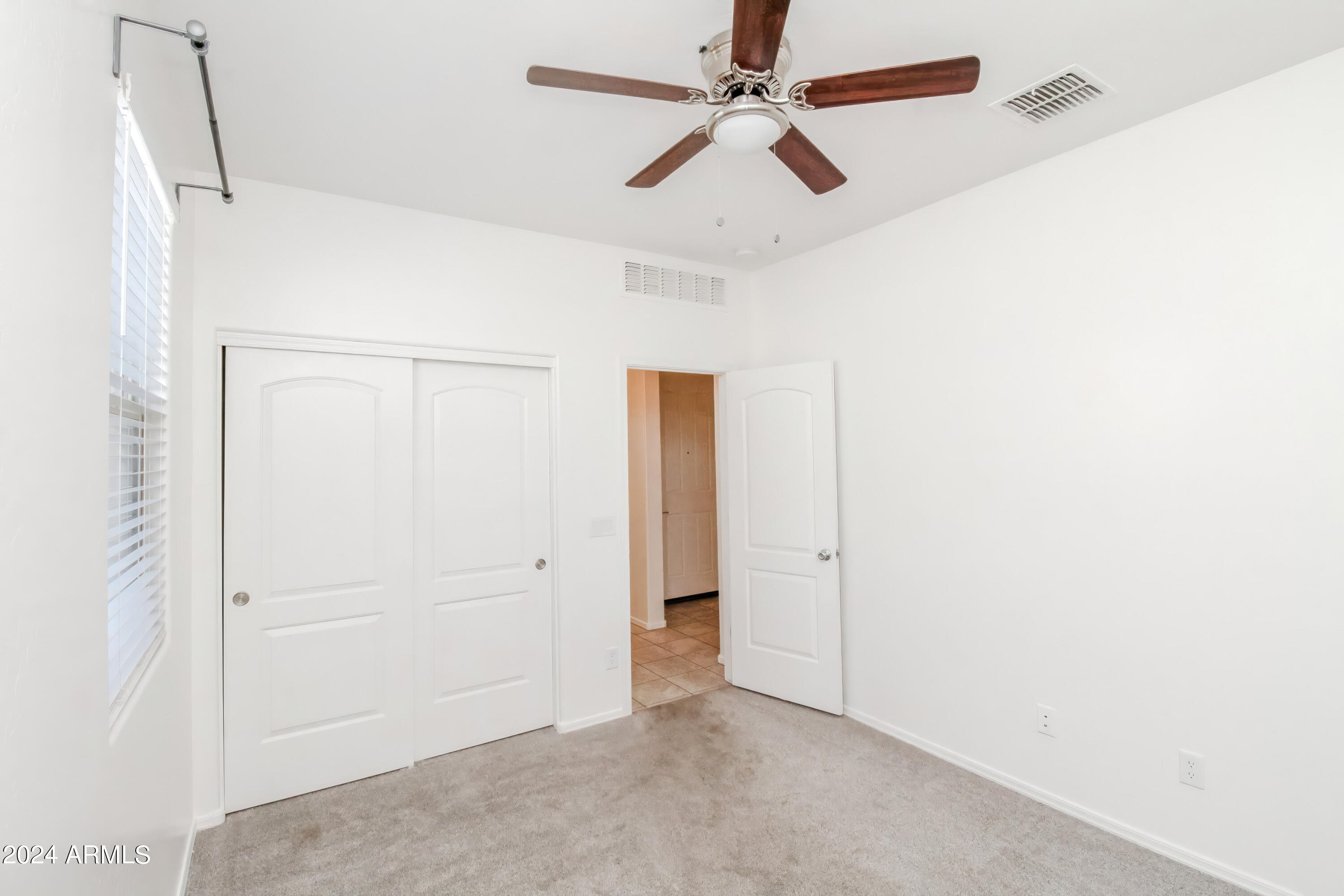 637 E BUCKINGHAM Avenue