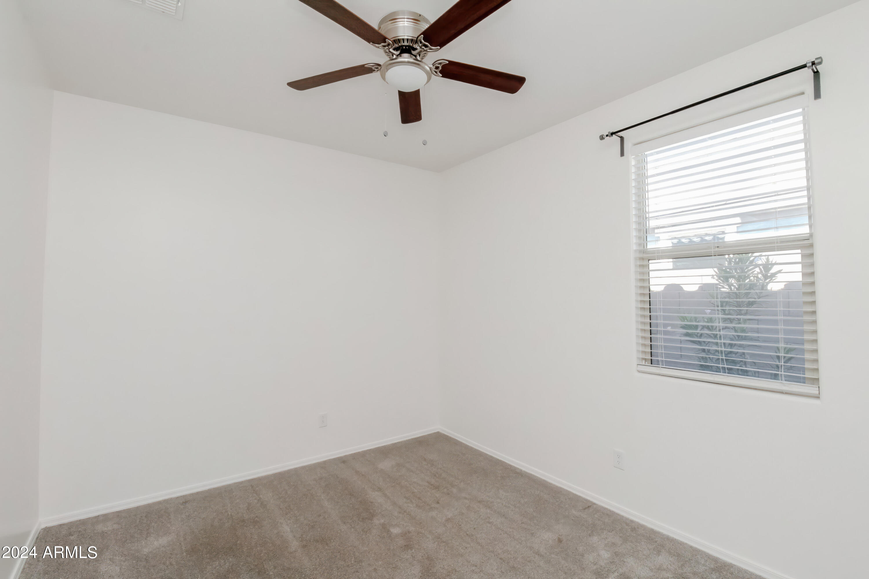 637 E BUCKINGHAM Avenue