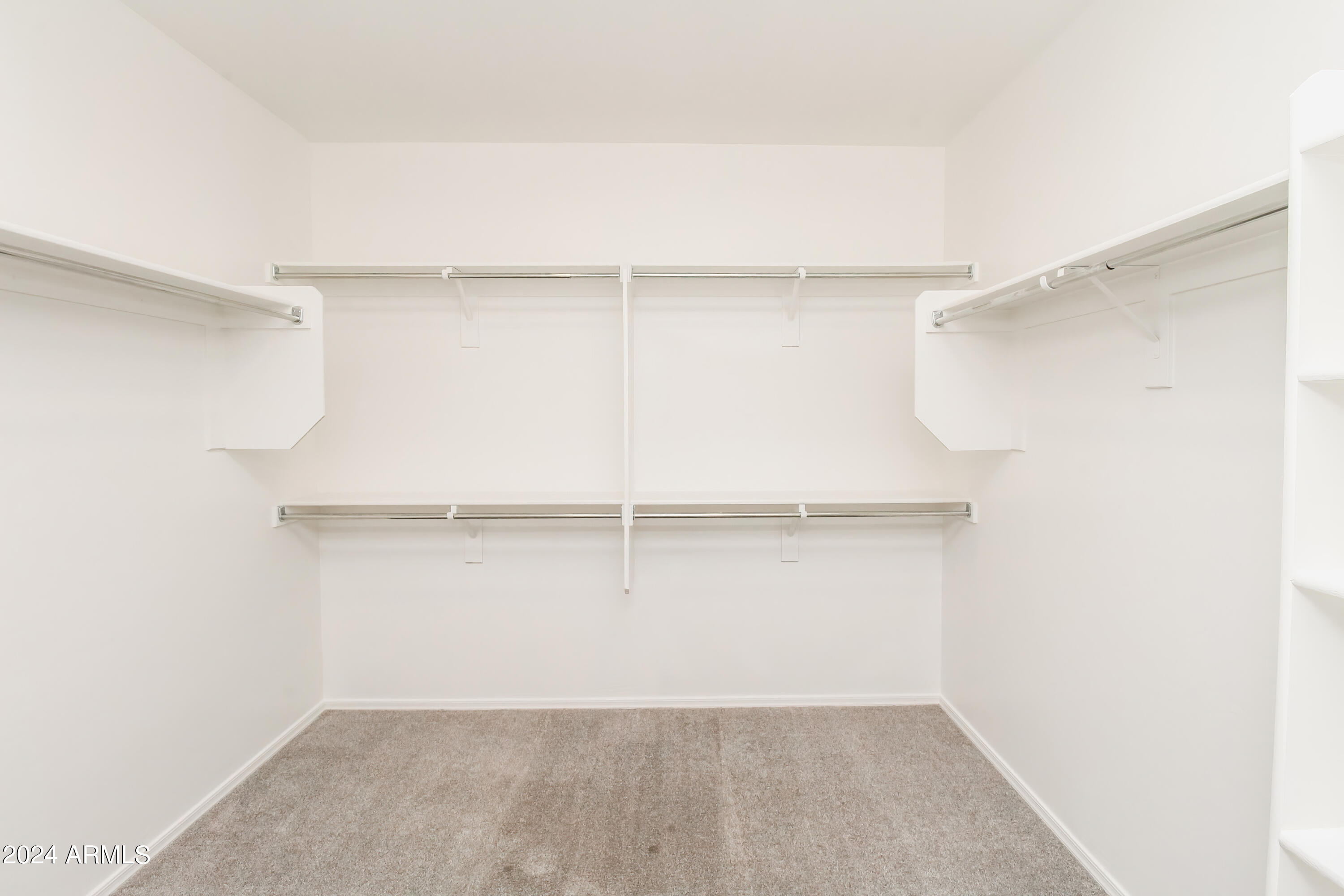 637 E BUCKINGHAM Avenue