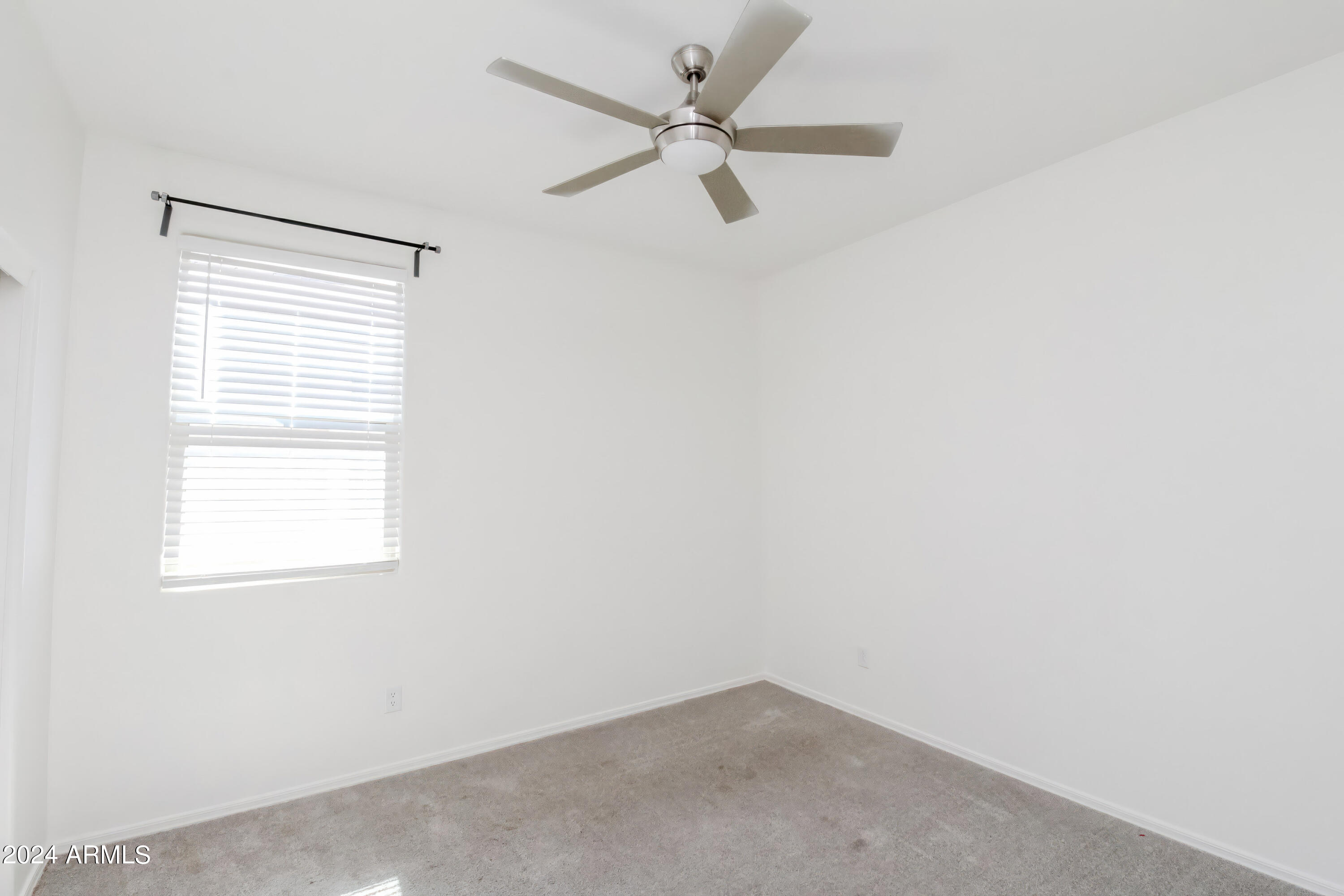 637 E BUCKINGHAM Avenue