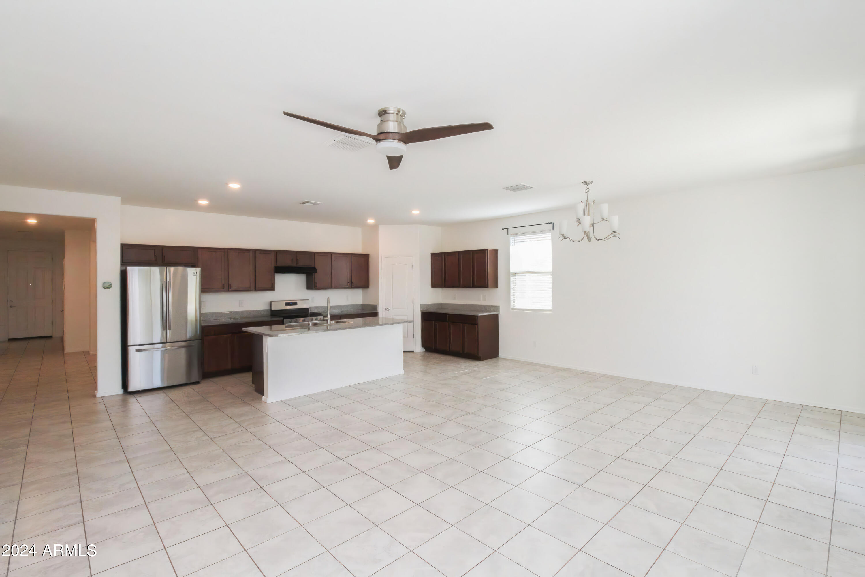 637 E BUCKINGHAM Avenue