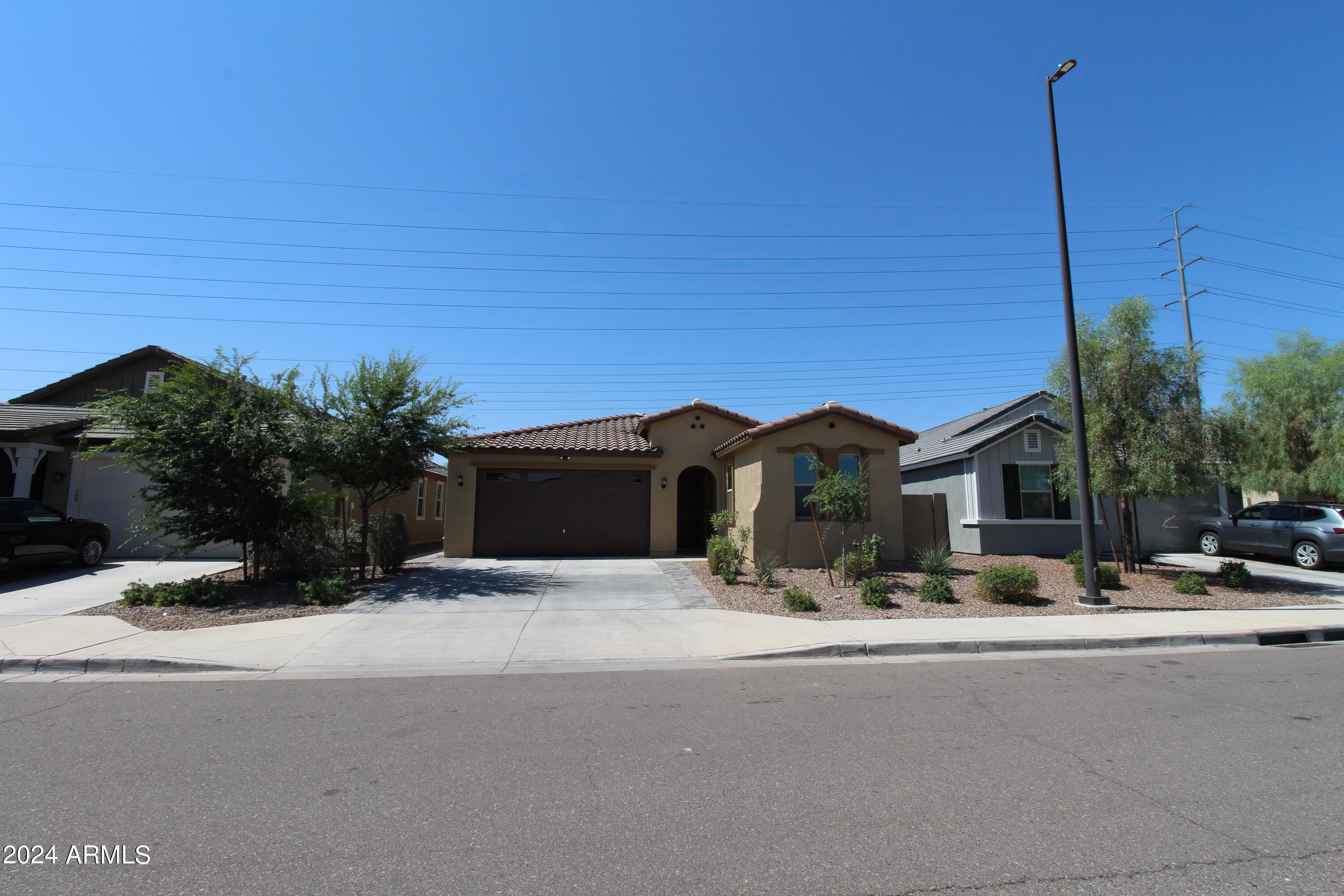 637 E BUCKINGHAM Avenue