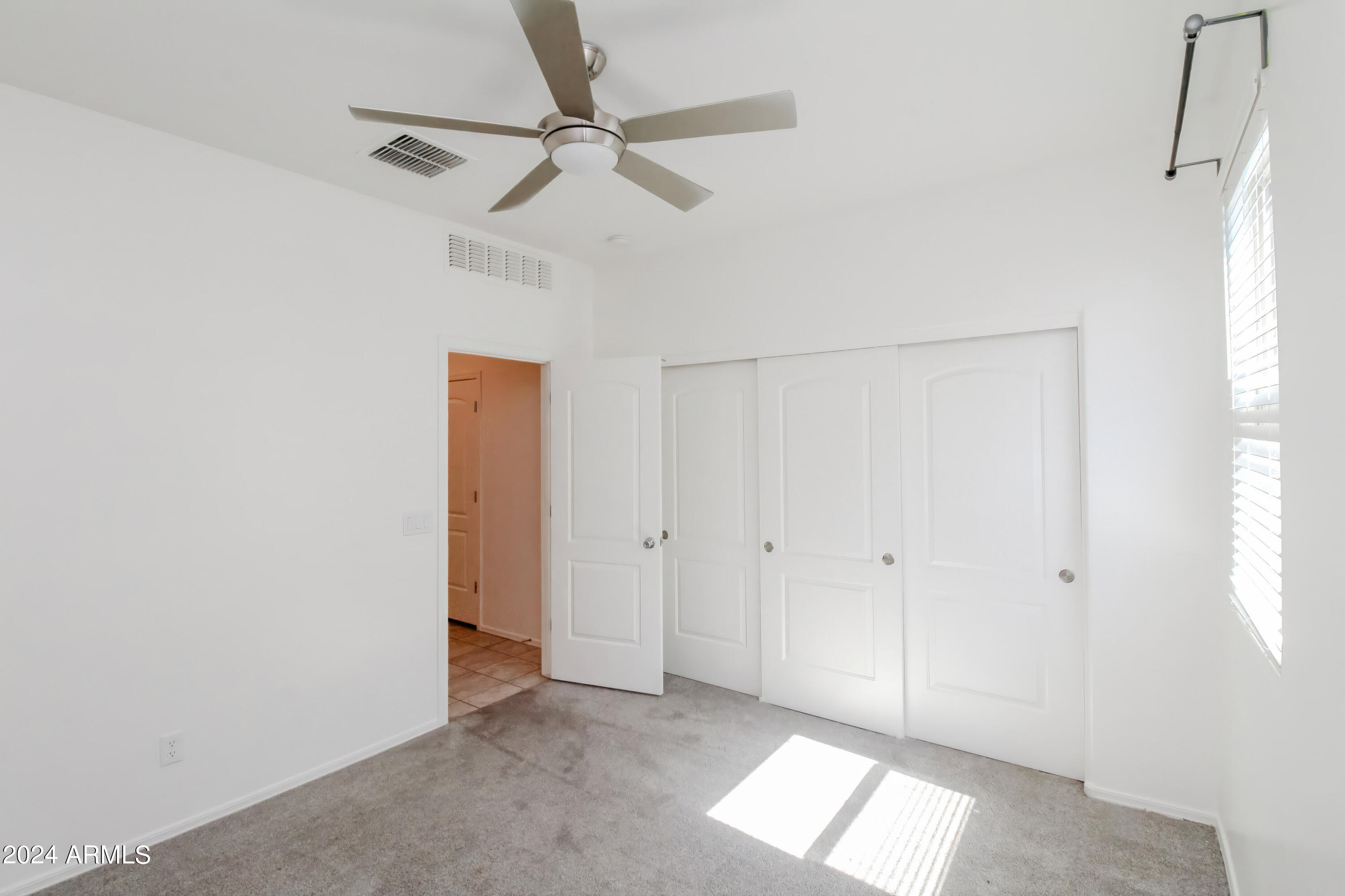 637 E BUCKINGHAM Avenue