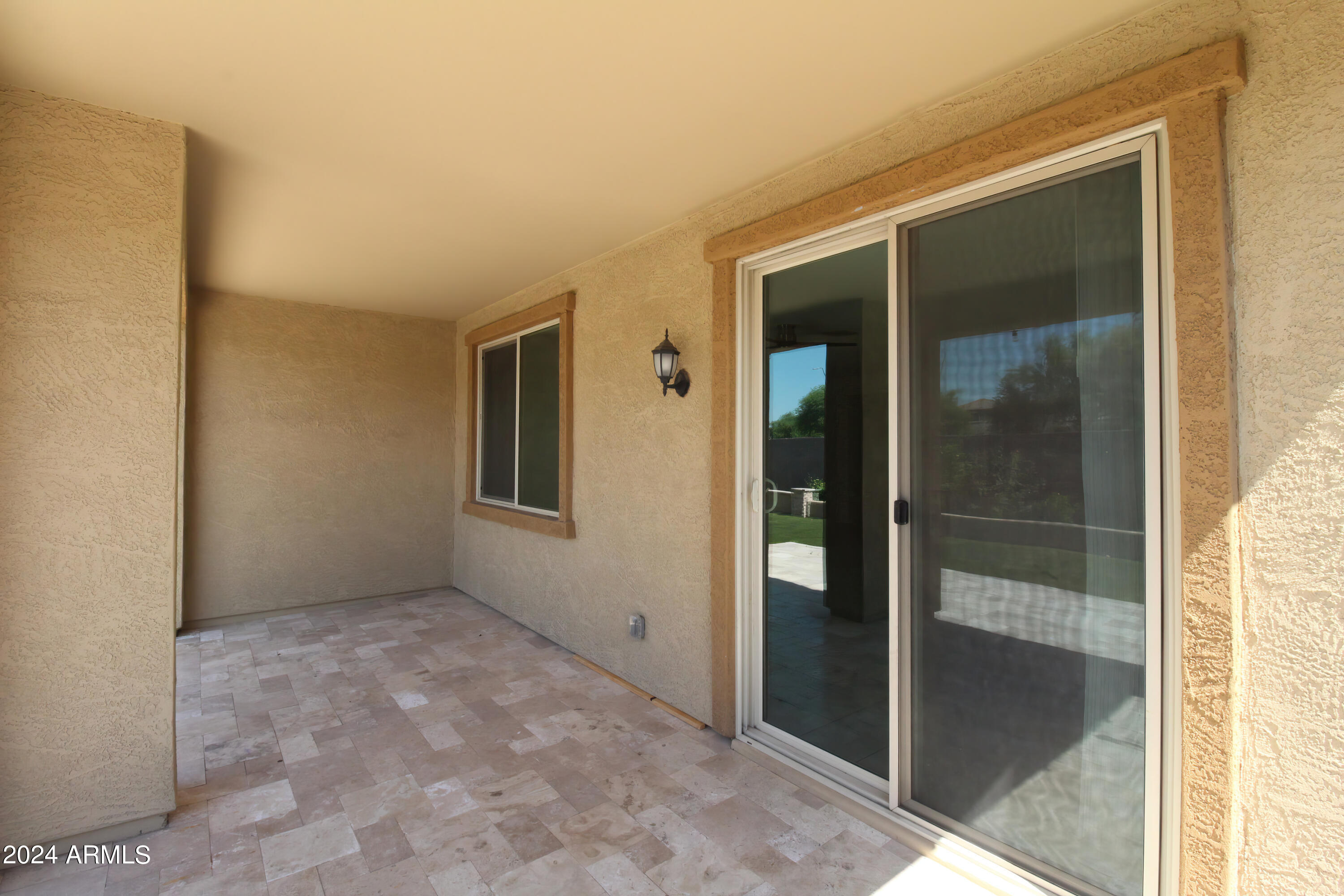 637 E BUCKINGHAM Avenue