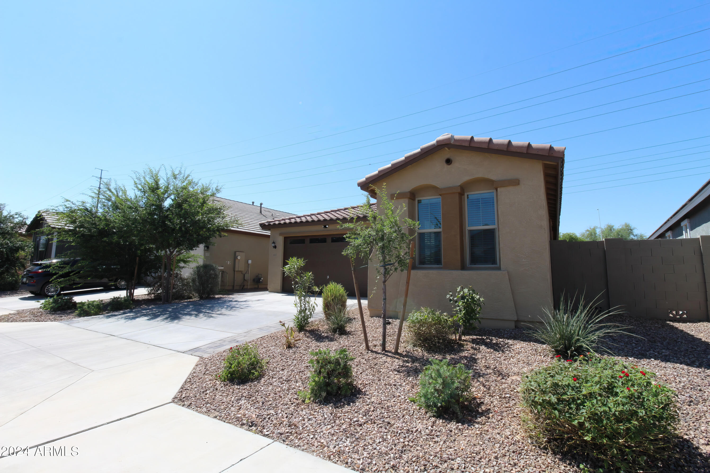 637 E BUCKINGHAM Avenue